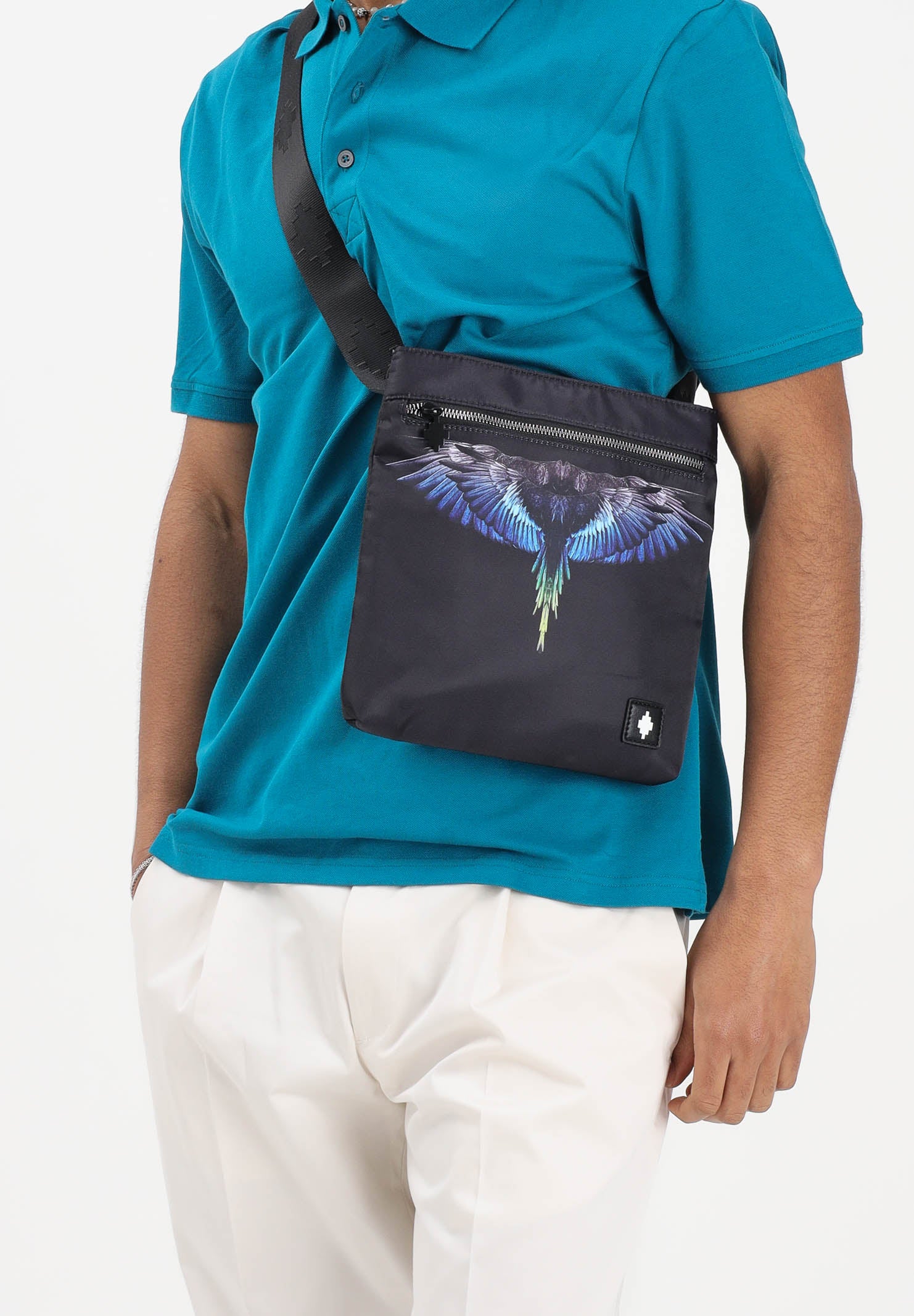 MARCELO BURLON COUNTY OF MILAN Borsello nero da uomo con stampa ali COMAS2603660895 . MARCELO BURLON COUNTY OF MILAN