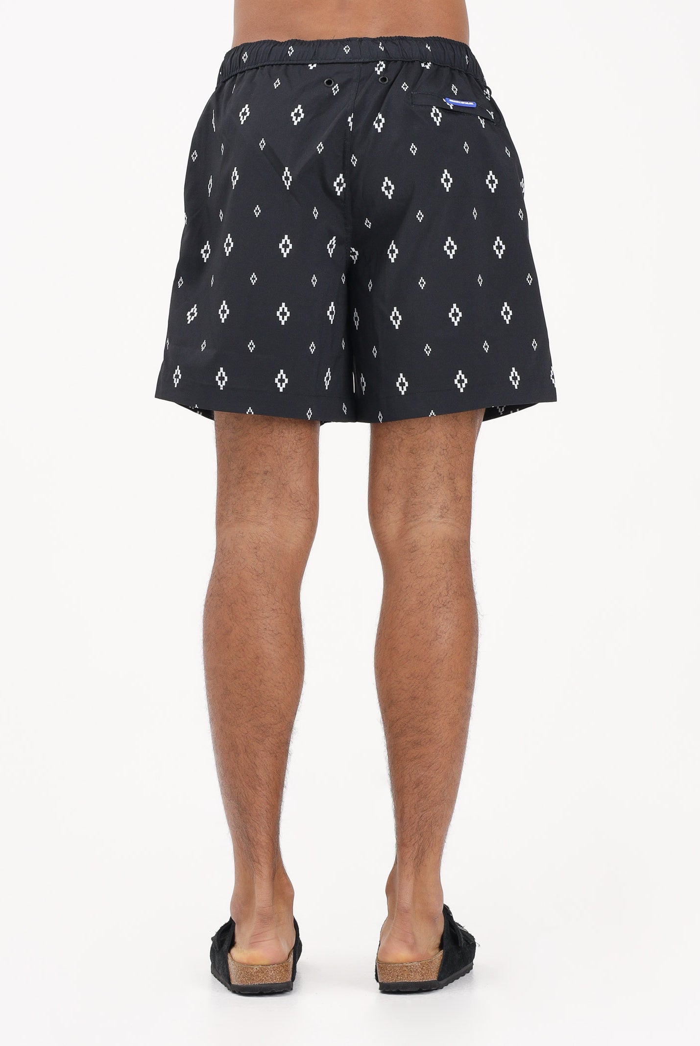 MARCELO BURLON COUNTY OF MILAN Shorts mare nero da uomo con stampa COMAS2606330888 . MARCELO BURLON COUNTY OF MILAN
