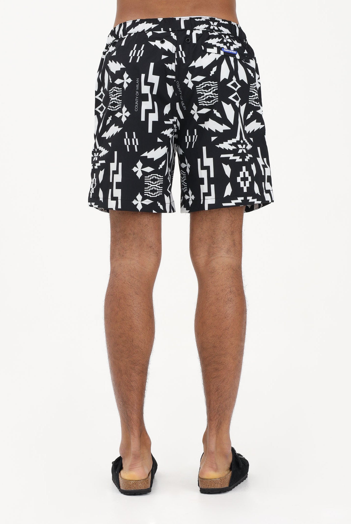 MARCELO BURLON COUNTY OF MILAN Shorts mare nero da uomo con fantasia COMAS2606410888 . MARCELO BURLON COUNTY OF MILAN