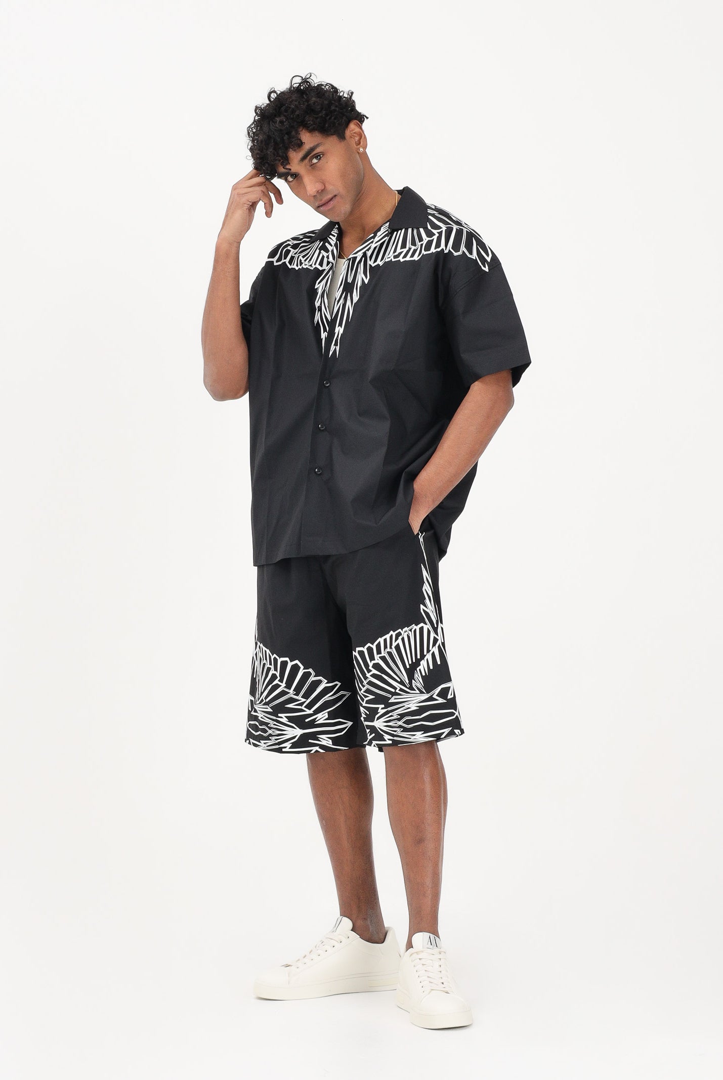 MARCELO BURLON COUNTY OF MILAN Shorts casual nero da uomo con stampa grafica S6CMMABE012 110 MARCELO BURLON COUNTY OF MILAN