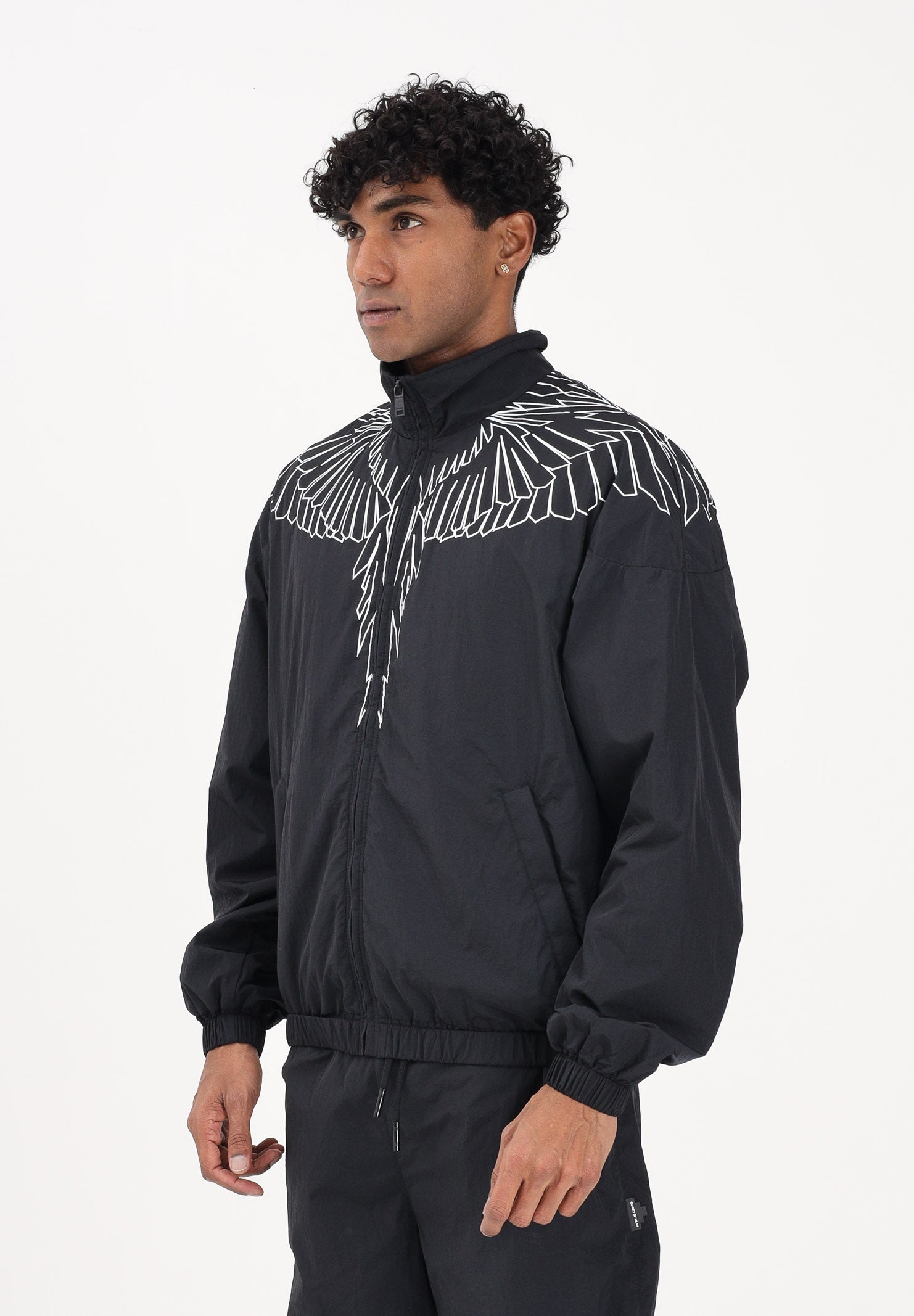 MARCELO BURLON COUNTY OF MILAN Giacca a vento nera da uomo con grafica ali S6CMMAJK075 110 MARCELO BURLON COUNTY OF MILAN