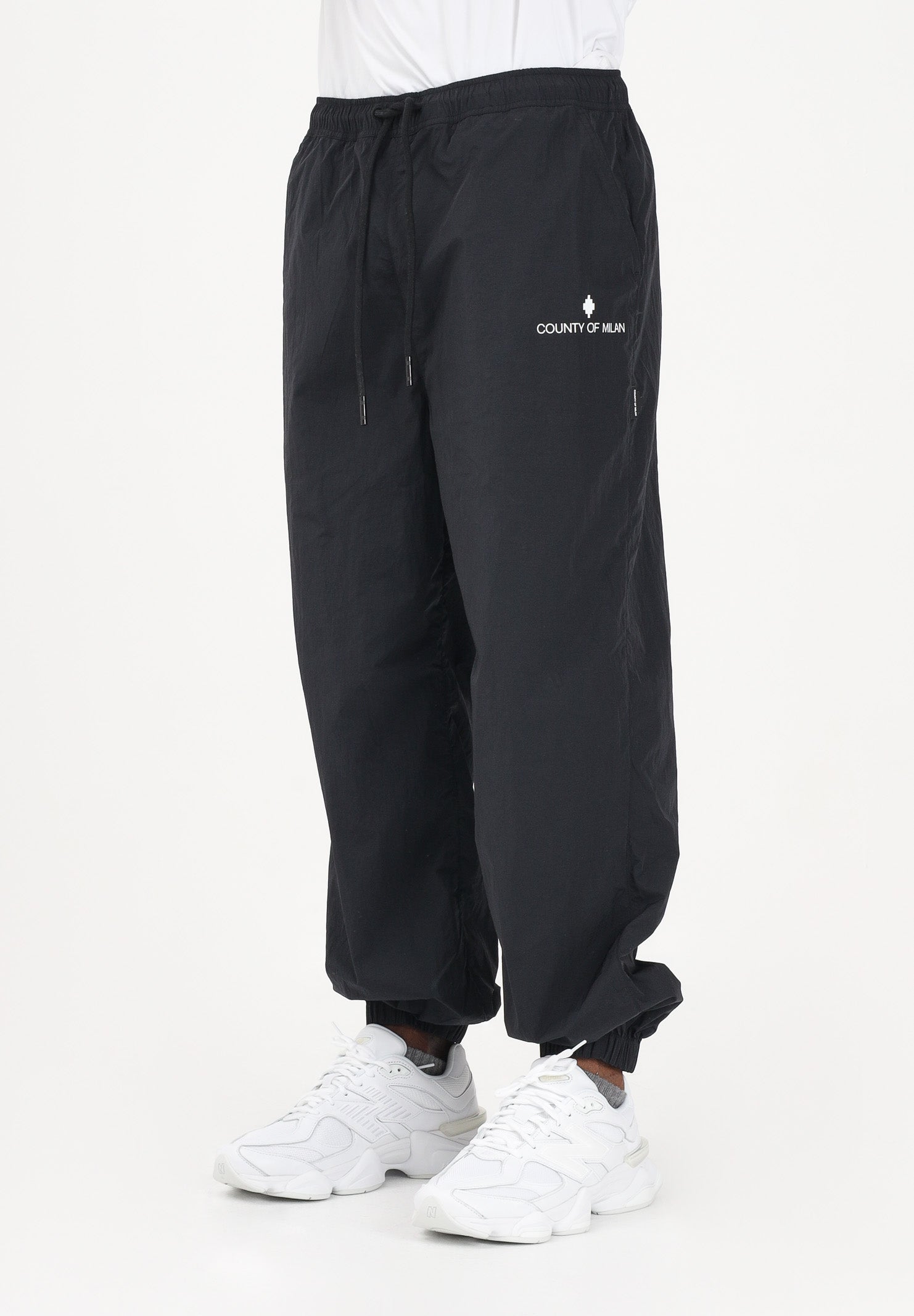 MARCELO BURLON COUNTY OF MILAN Pantalone sportivo nero da uomo con logo S6CMMAPA076 110 MARCELO BURLON COUNTY OF MILAN
