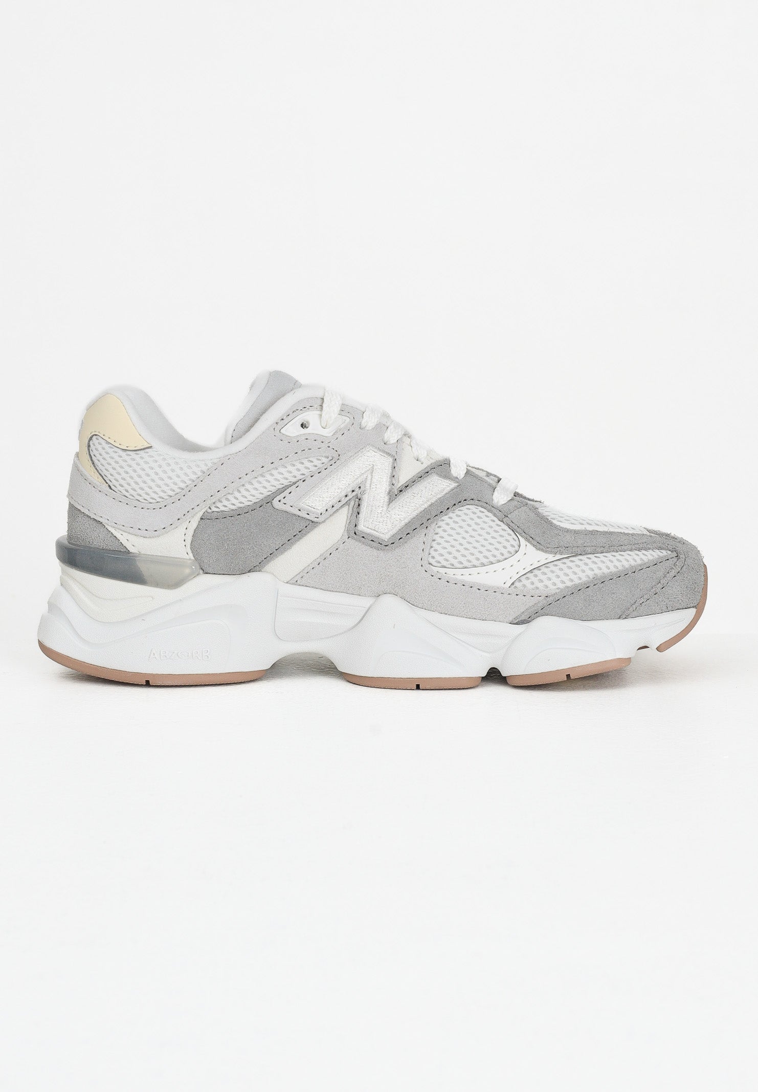 NEW BALANCE Sneakers 9060 grigie per uomo e donna GC9060AB . NEW BALANCE