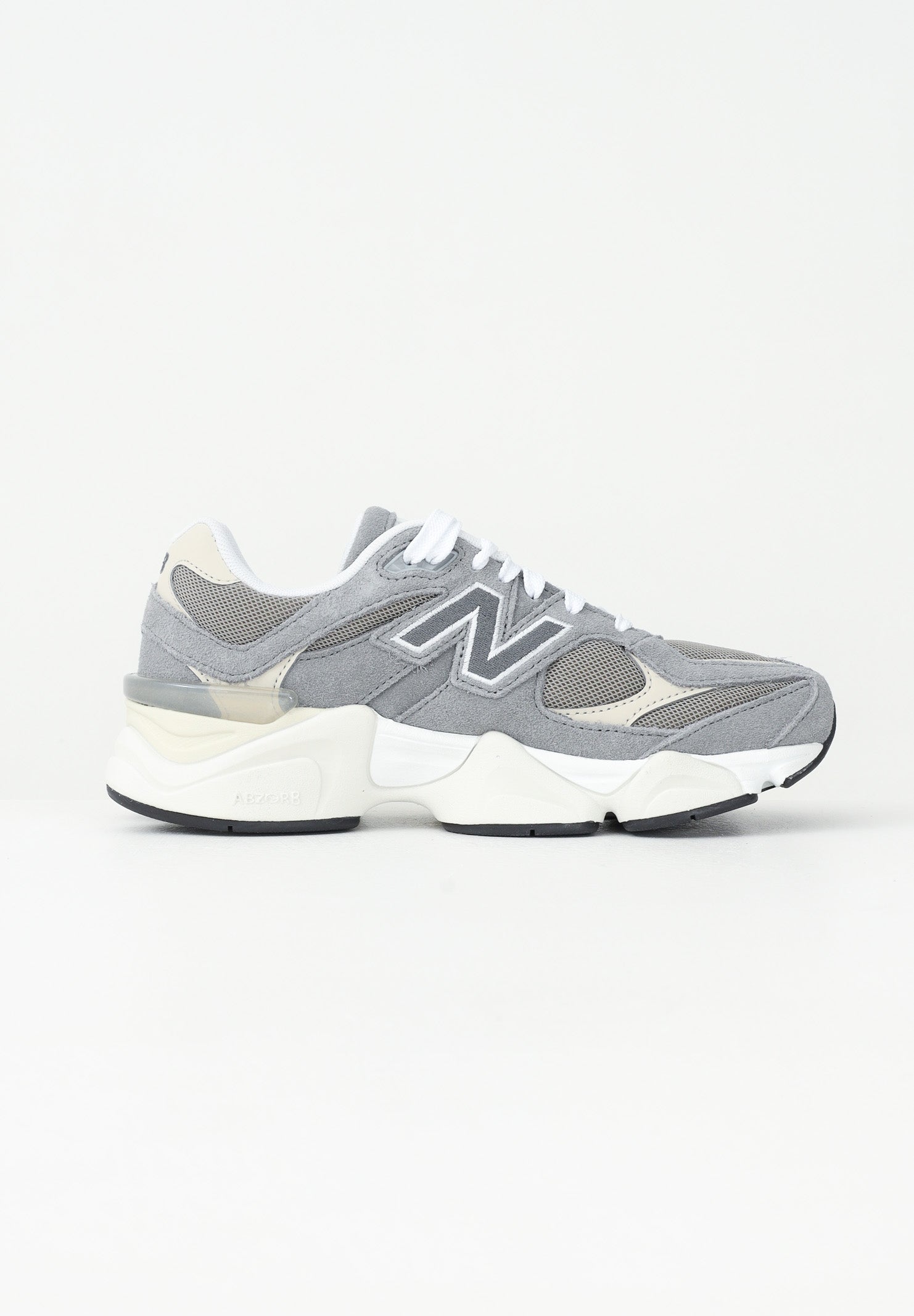 NEW BALANCE Sneakers 9060 grigie per uomo e donna GC9060BA . NEW BALANCE