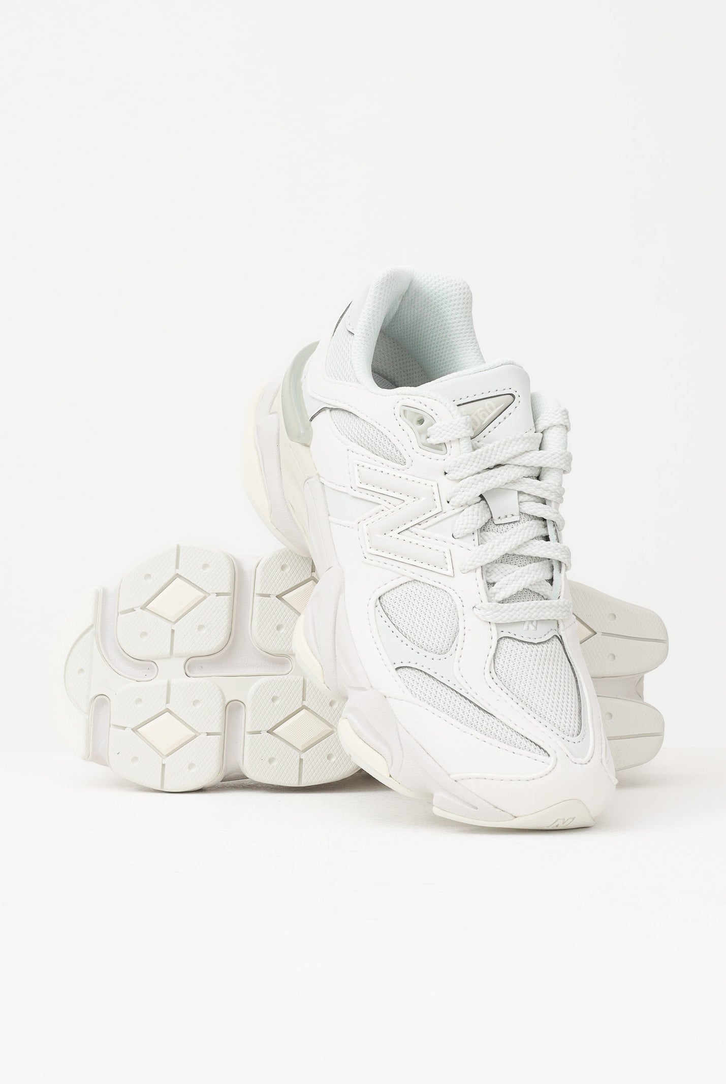 NEW BALANCE Sneakers 9060 grigio ghiaccio per uomo e donna GC9060LL . NEW BALANCE