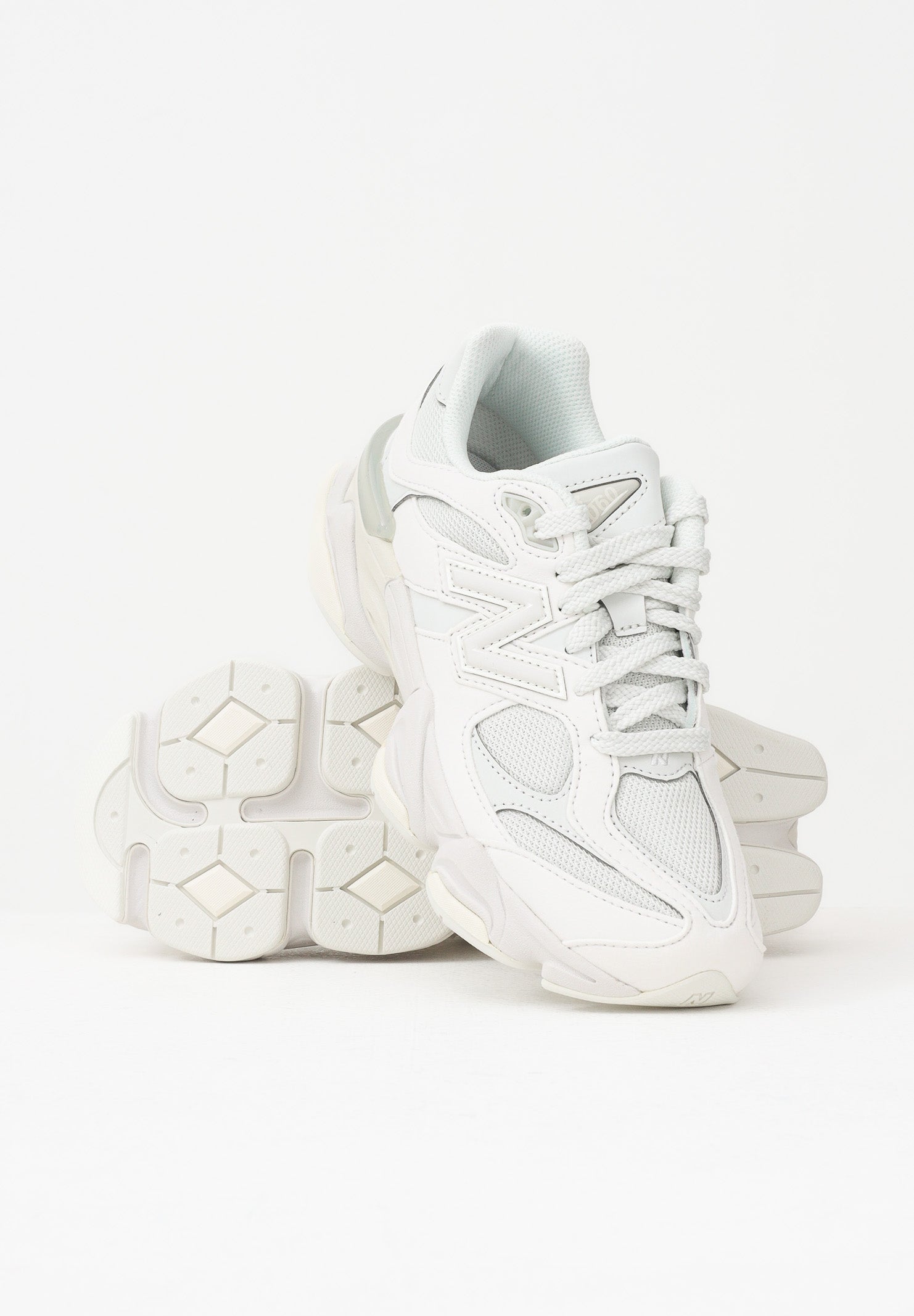 NEW BALANCE Sneakers 9060 grigio ghiaccio per uomo e donna GC9060LL . NEW BALANCE