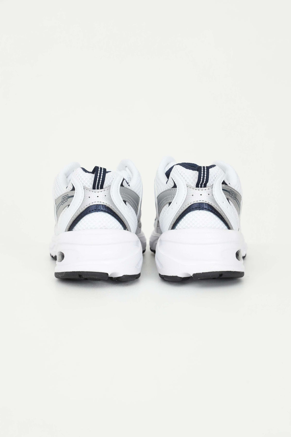 NEW BALANCE Sneakers bianche con dettagli a contrasto per uomo e donna modello 530 NBMR530SG . NEW BALANCE