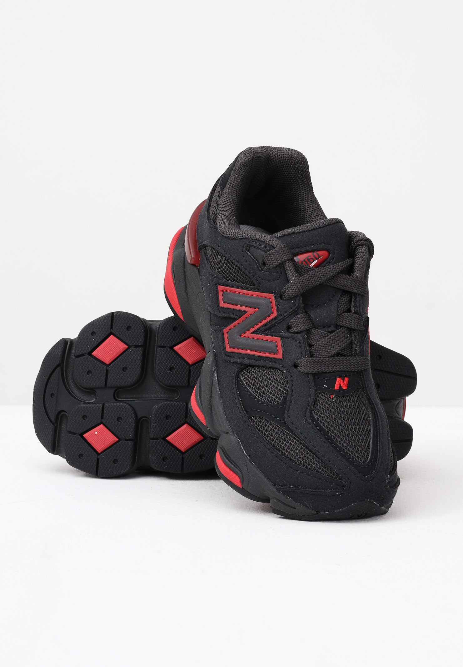 NEW BALANCE Sneakers 9060 Lace nere e rosse per bambino e bambina PC9060JR . NEW BALANCE