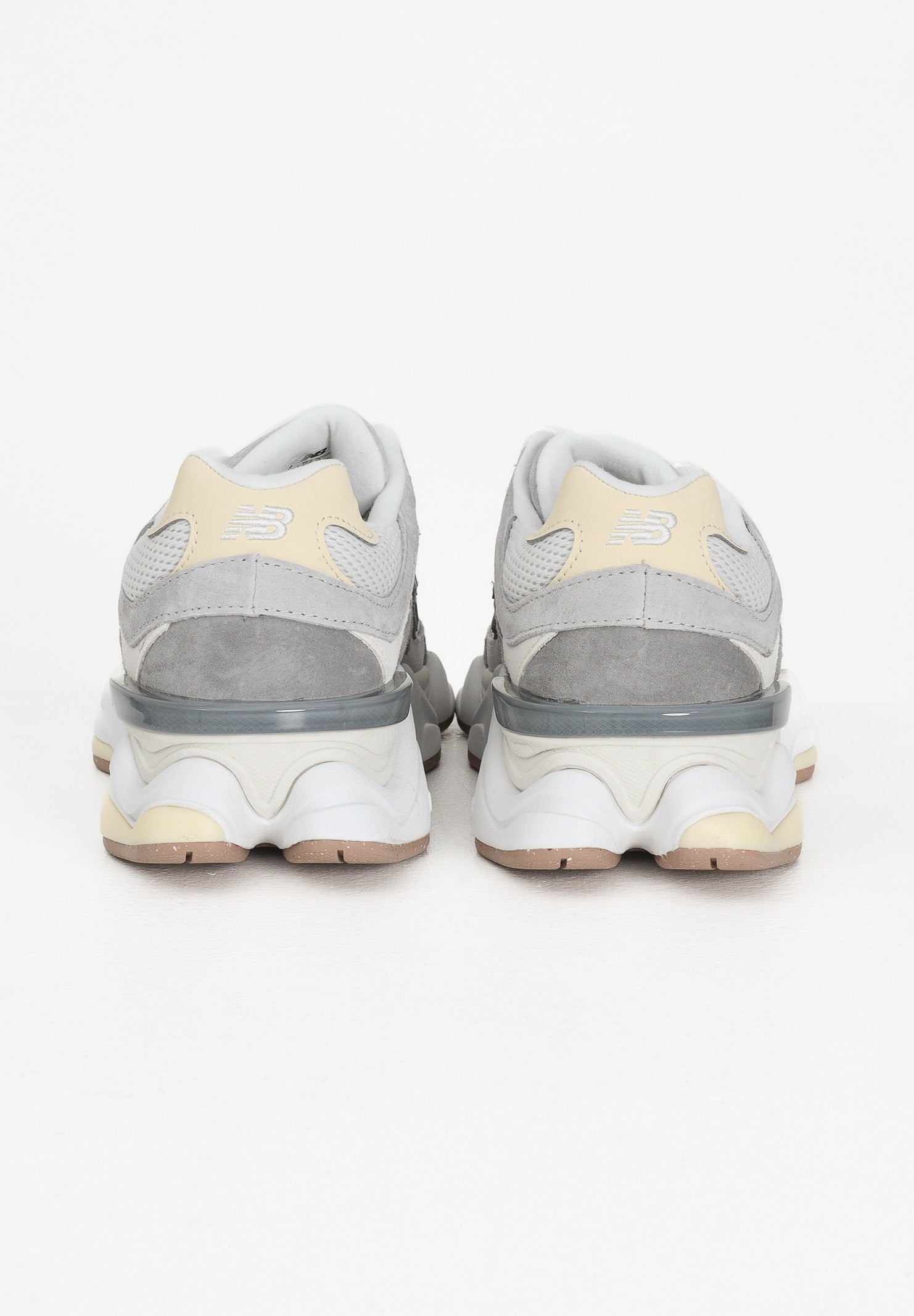 NEW BALANCE Sneakers 9060 grigie da uomo U9060AUB . NEW BALANCE