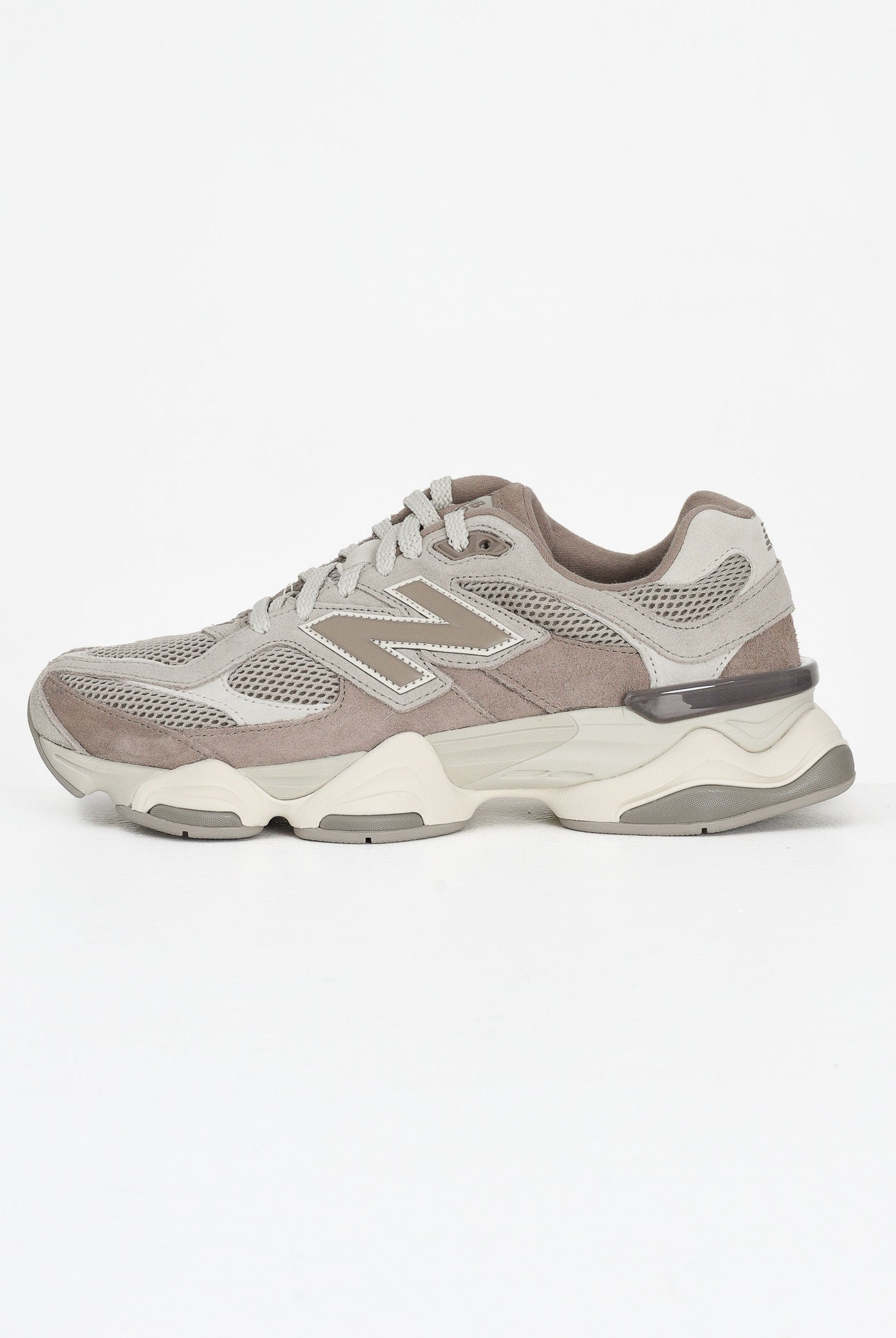 NEW BALANCE Sneakers 9060 marroni da uomo U9060ERC . NEW BALANCE