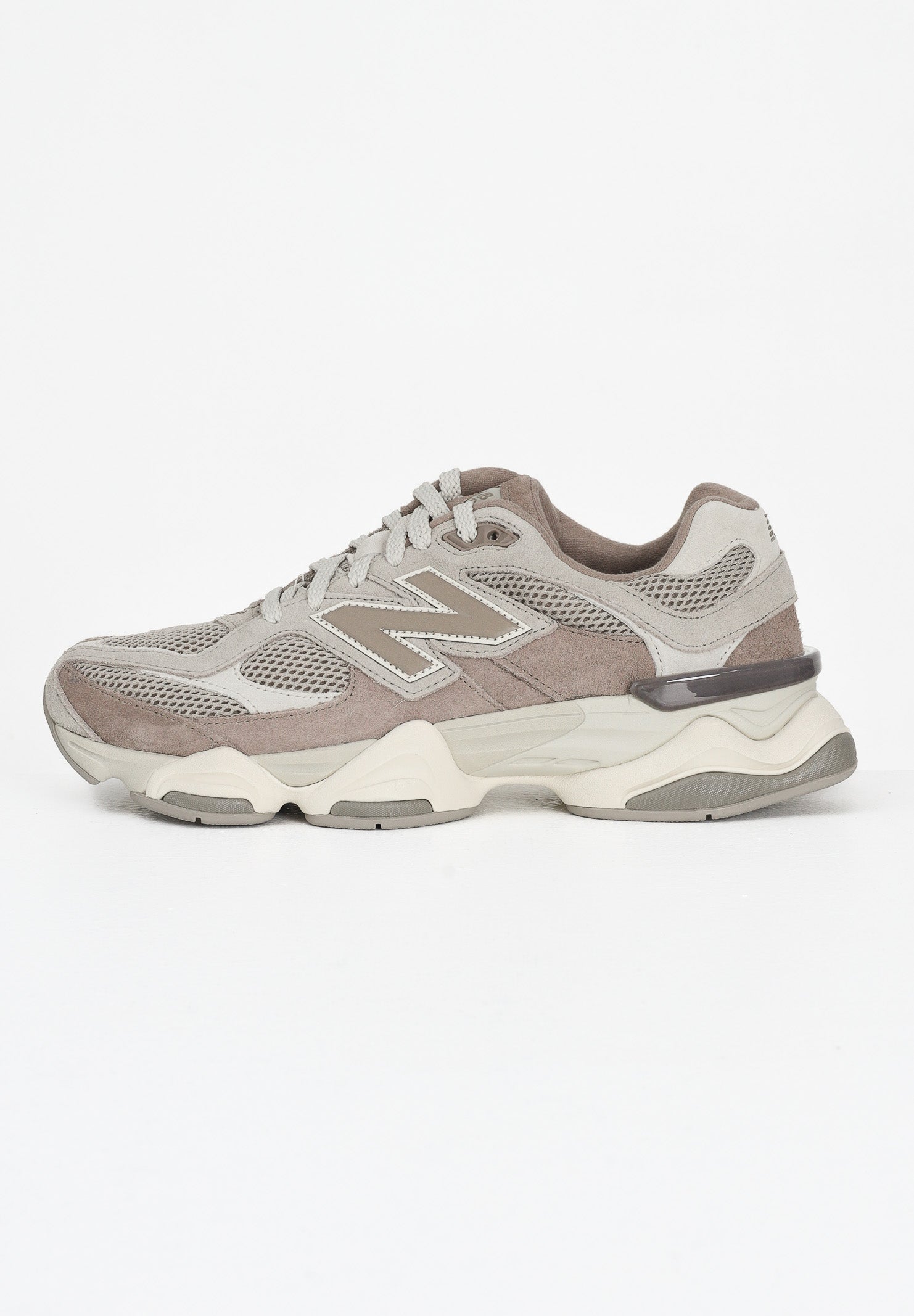 NEW BALANCE Sneakers 9060 marroni da uomo U9060ERC . NEW BALANCE