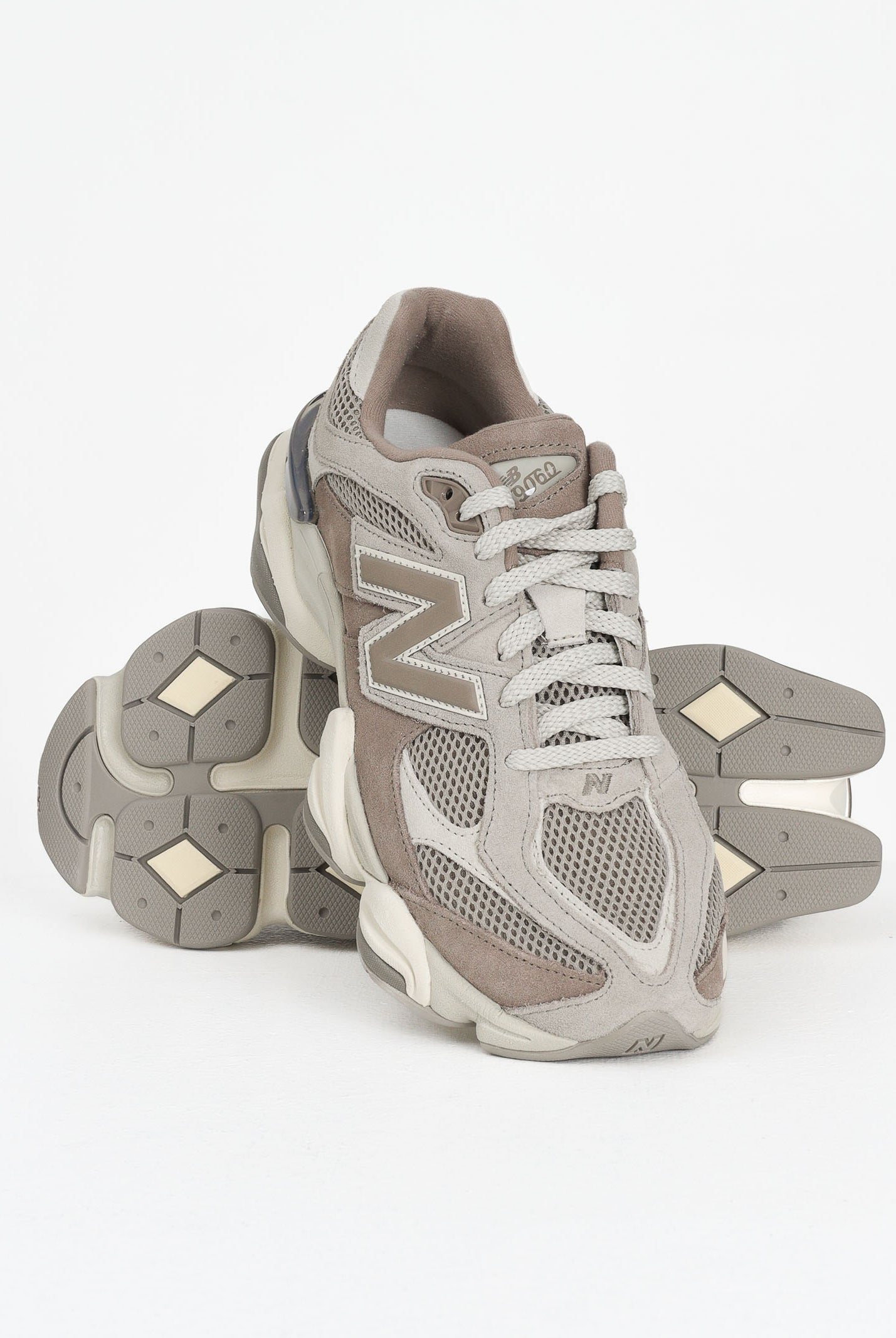 NEW BALANCE Sneakers 9060 marroni da uomo U9060ERC . NEW BALANCE