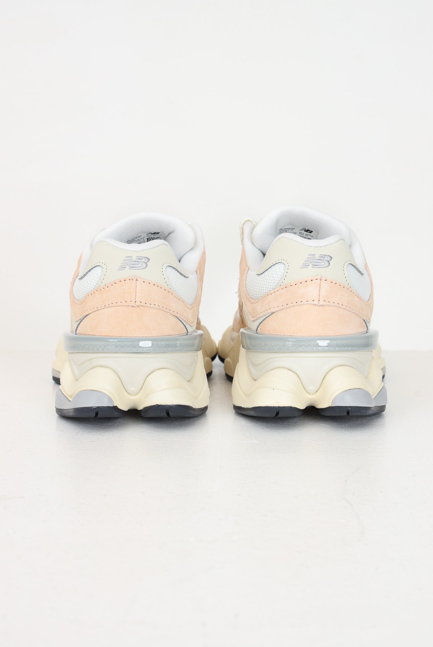 NEW BALANCE Sneakers 9060 salmone da uomo U9060WNA . NEW BALANCE