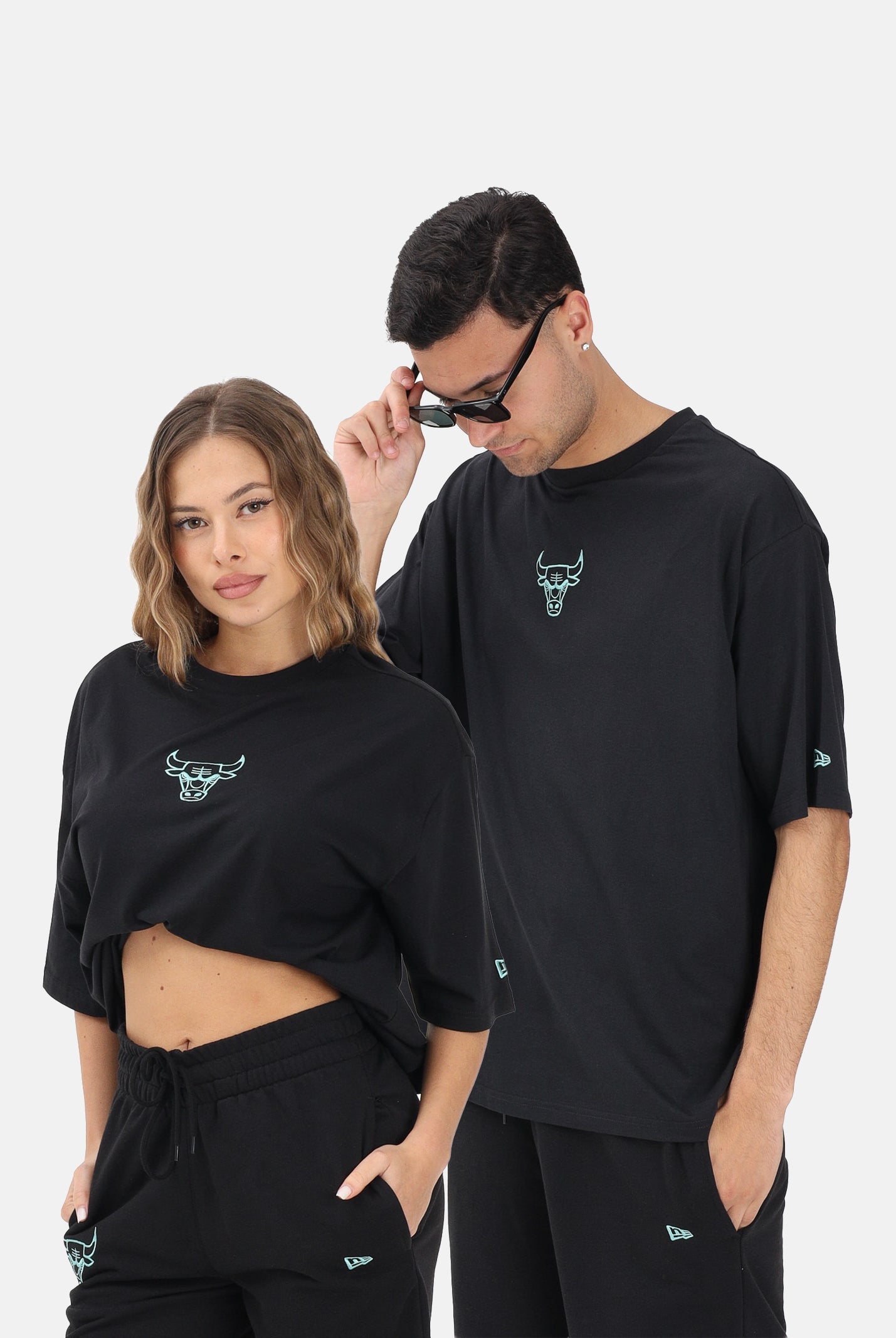 NEW ERA T-shirt a manica corta Oversized Chicago Bulls NBA League Essential nera per uomo e donna 60771515 . NEW ERA