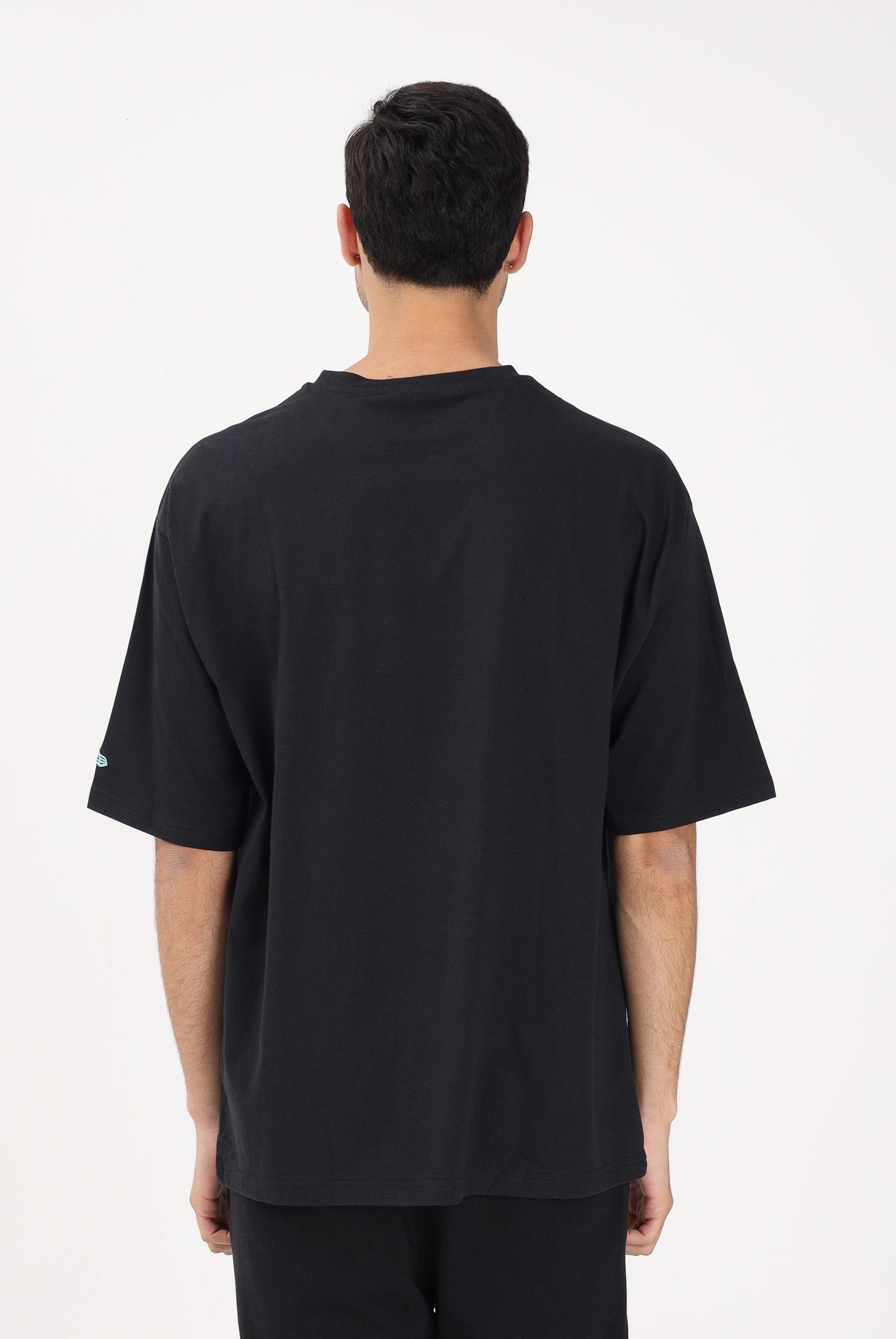 NEW ERA T-shirt a manica corta Oversized Chicago Bulls NBA League Essential nera per uomo e donna 60771515 . NEW ERA