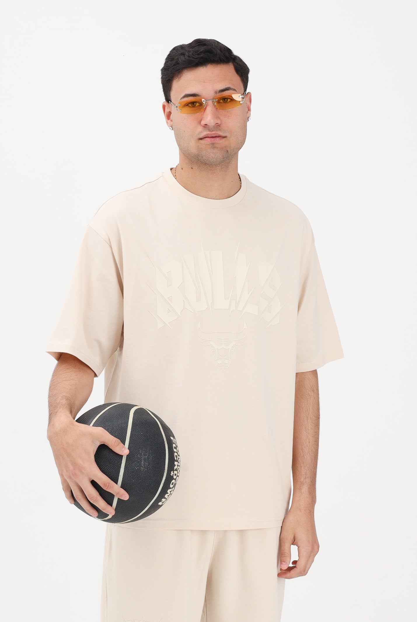 NEW ERA T-shirt a manica corta Oversized Chicago Bulls NBA Core Plus beige per uomo e donna 60856197 . NEW ERA