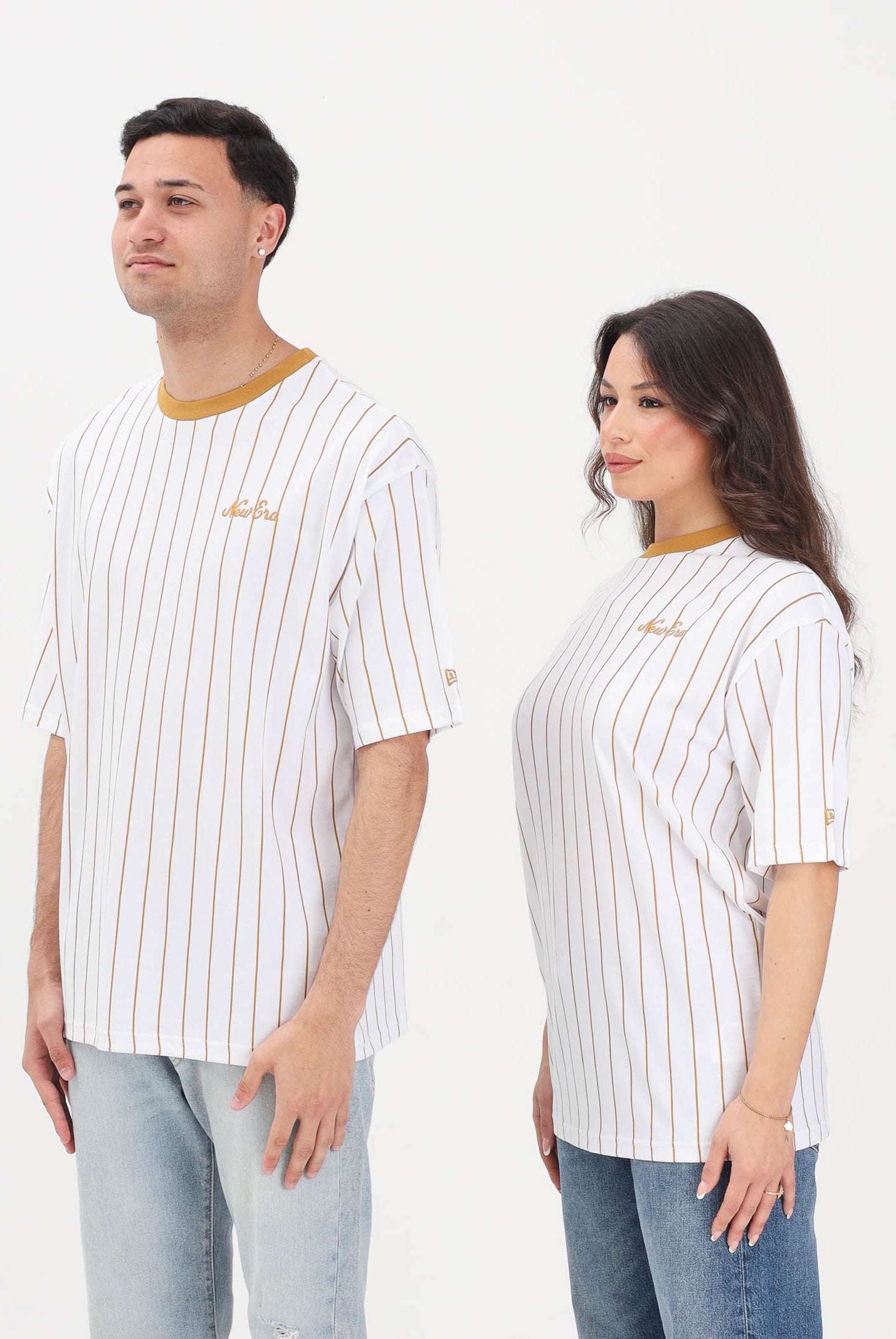 NEW ERA T-shirt a manica corta Oversized New Era Pinstripe bianca e senape per uomo e donna 60856223 . NEW ERA