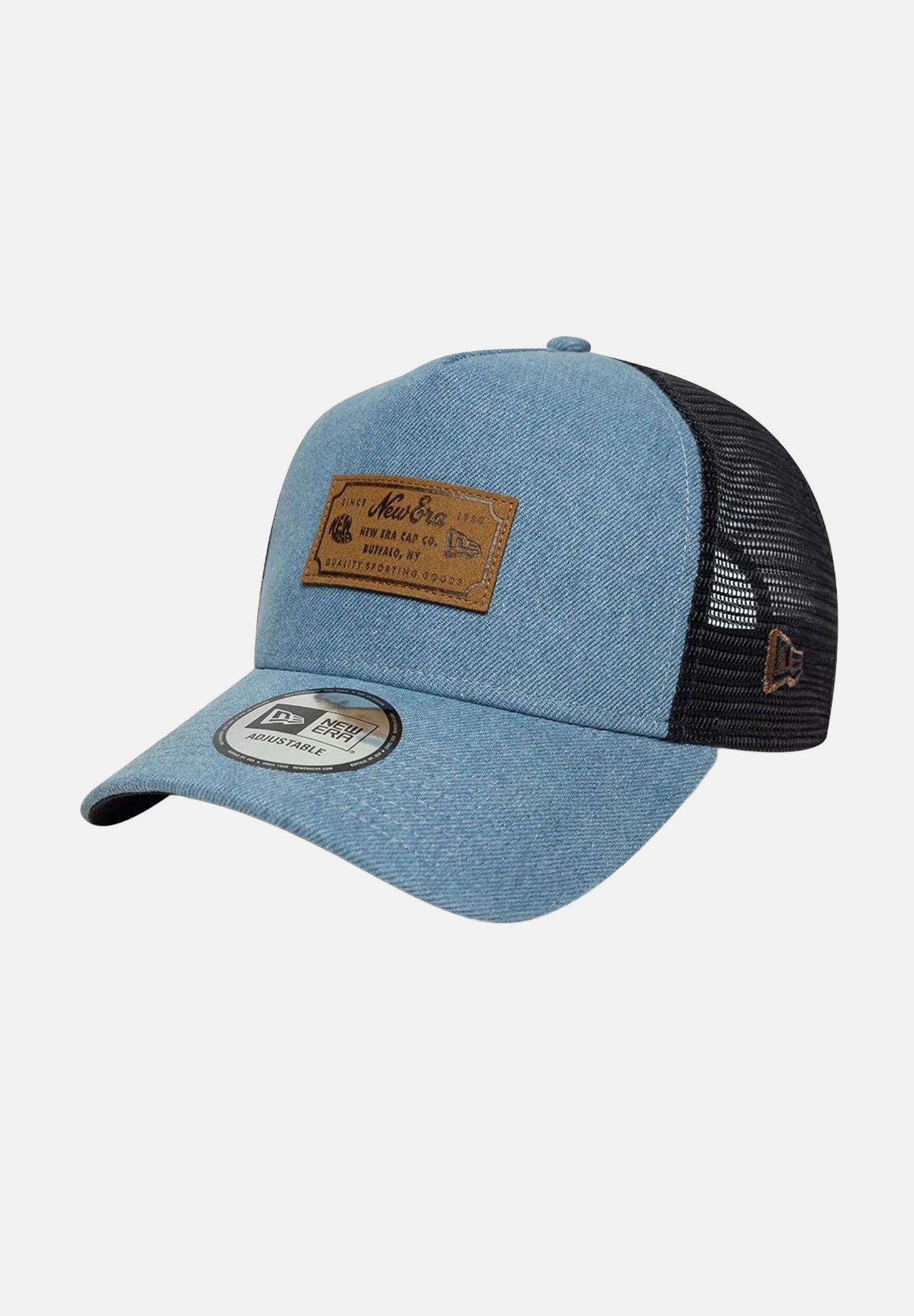 NEW ERA Cappello con visiera 9FORTY A-Frame Trucker New Era Leather Patch in denim chiaro per uomo e donna 60856334 . NEW ERA