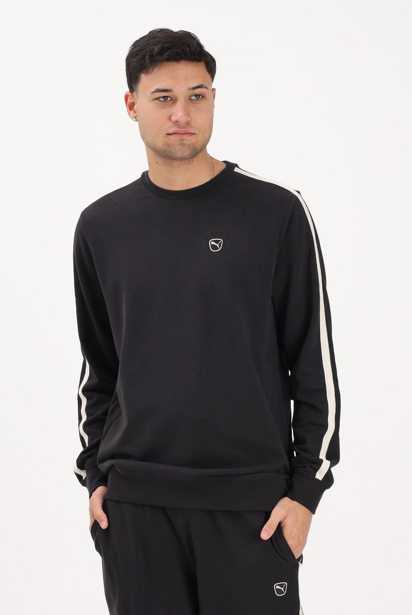 PUMA Felpa girocollo Essentials Elevated nera da uomo 692015 01 PUMA