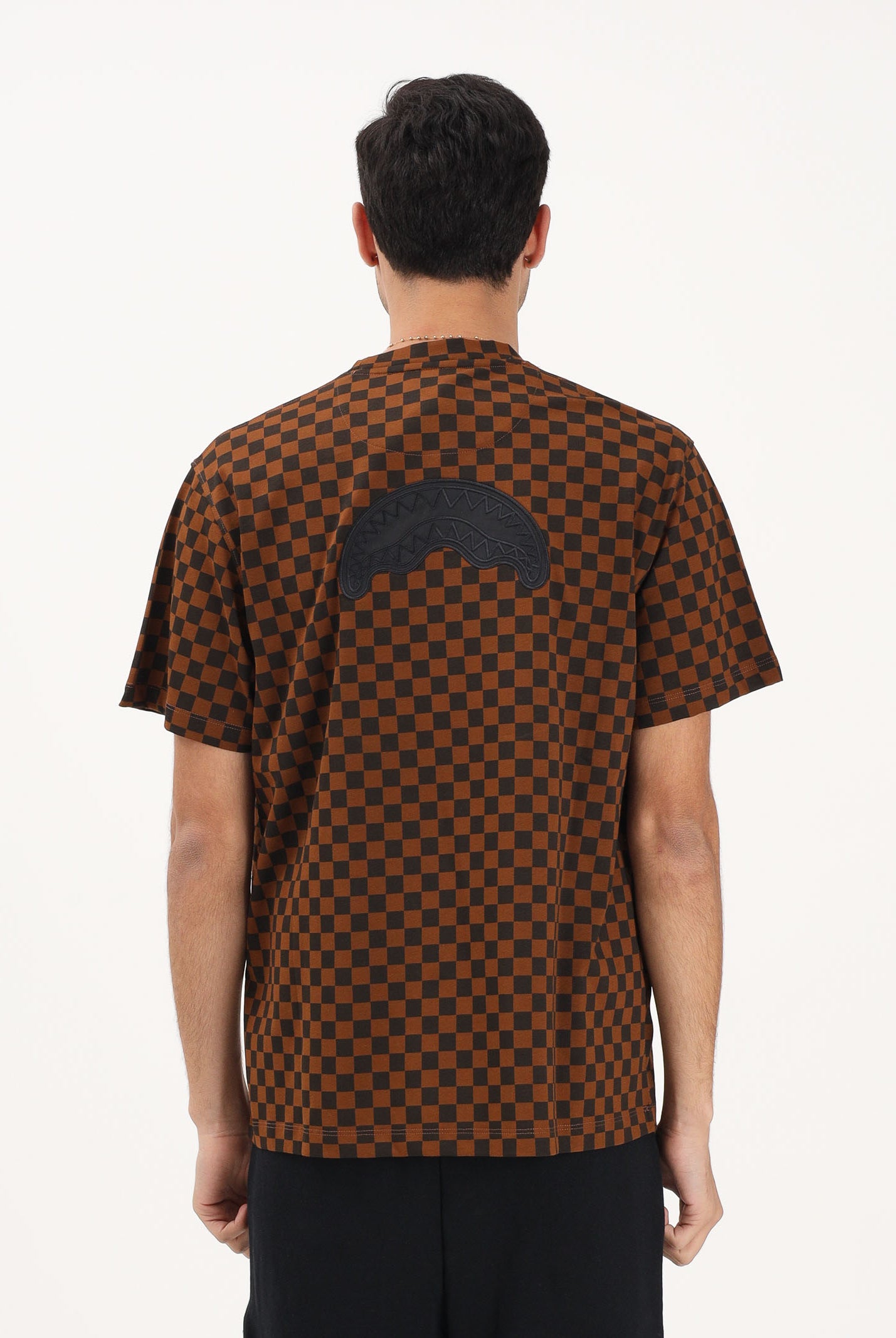 SPRAYGROUND T-shirt a manica corta marrone da uomo con motivo a schacchi SP837 . SPRAYGROUND