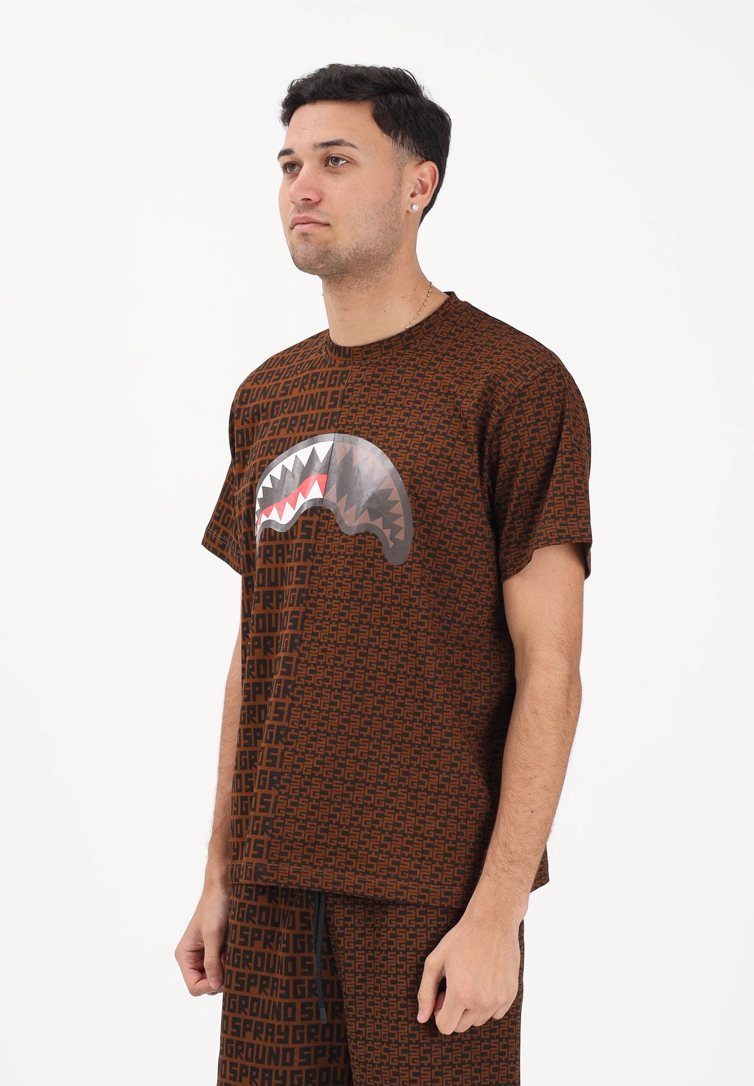 SPRAYGROUND T-shirt a manica corta marrone da uomo con doppia fantasia SP839 . SPRAYGROUND