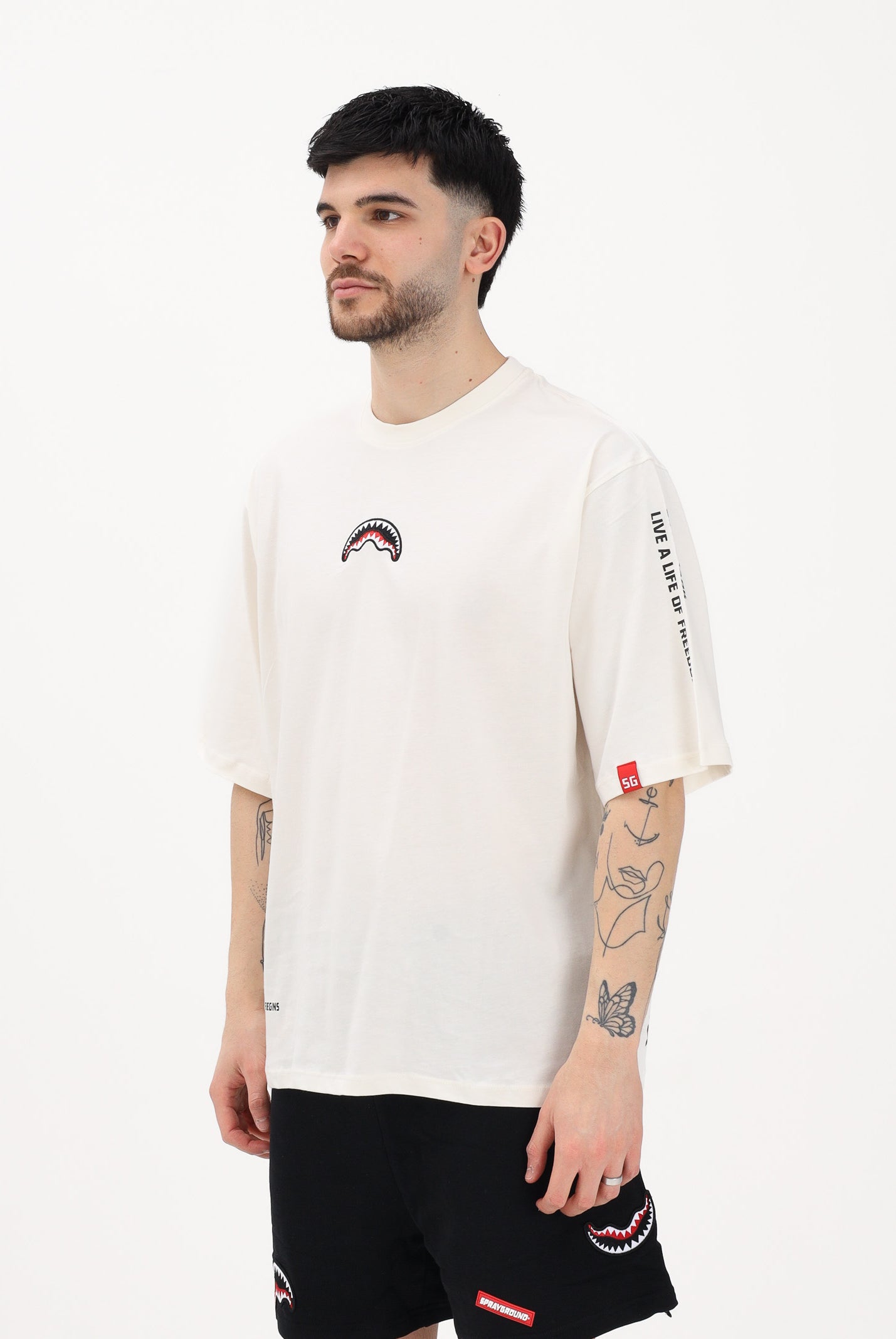 SPRAYGROUND T-shirt a manica corta panna da uomo con stampa minimal e dettagli grafici SP876IVO . SPRAYGROUND