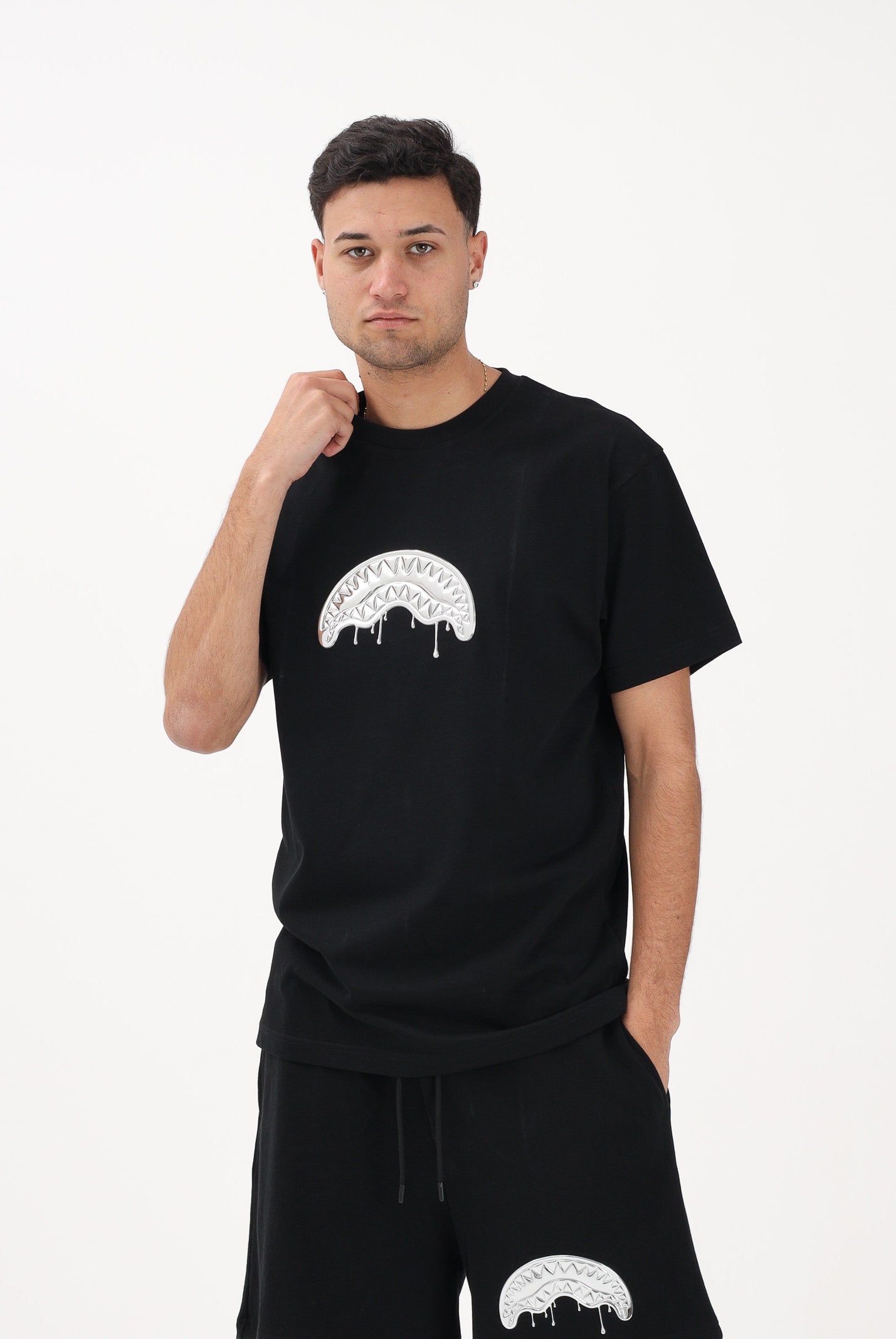 SPRAYGROUND T-shirt a manica corta nera da uomo con logo Shark SP895BLK . SPRAYGROUND