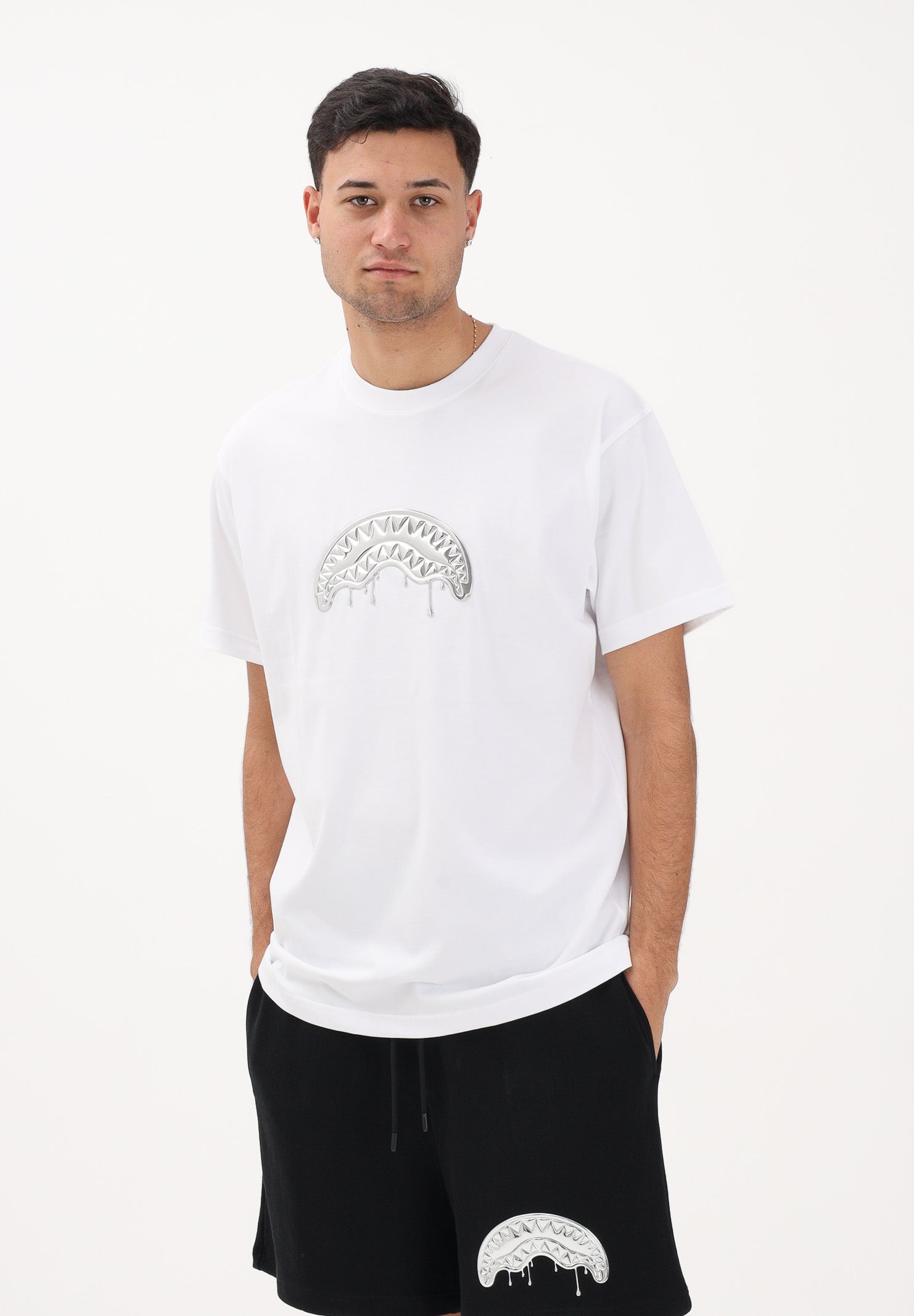 SPRAYGROUND T-shirt a manica corta bianca da uomo con logo Shark SP895WHT . SPRAYGROUND