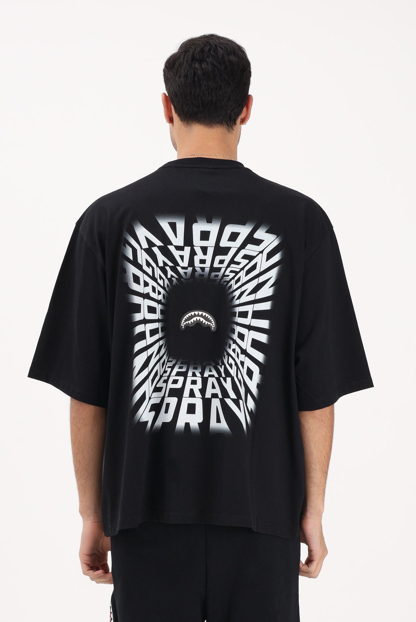SPRAYGROUND T-shirt a manica corta nera da uomo con stampa sul retro SP901 . SPRAYGROUND