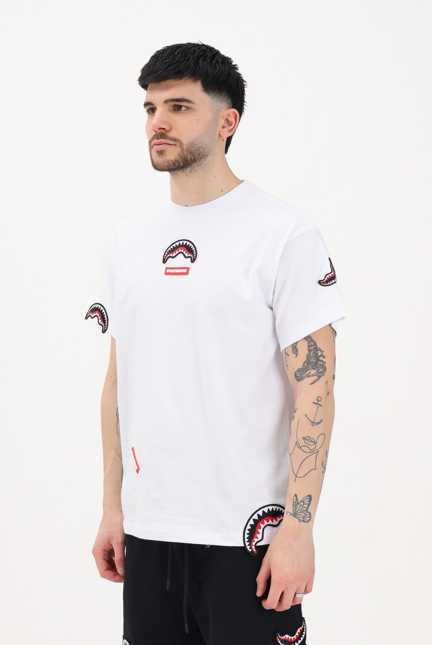 SPRAYGROUND T-shirt a manica corta bianca da uomo con dettagli grafici "shark" SP846WHT . SPRAYGROUND
