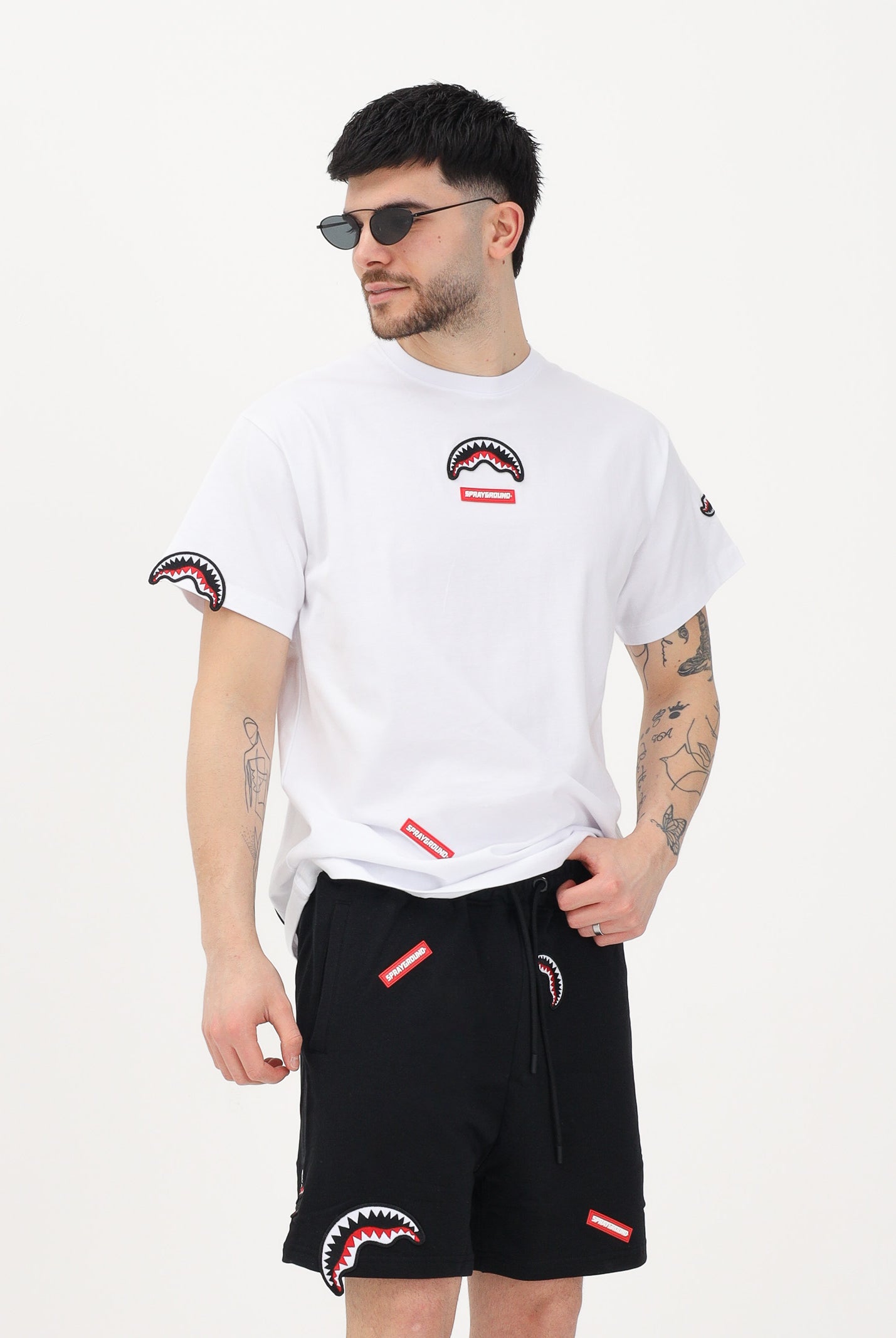 SPRAYGROUND T-shirt a manica corta bianca da uomo con dettagli grafici "shark" SP846WHT . SPRAYGROUND