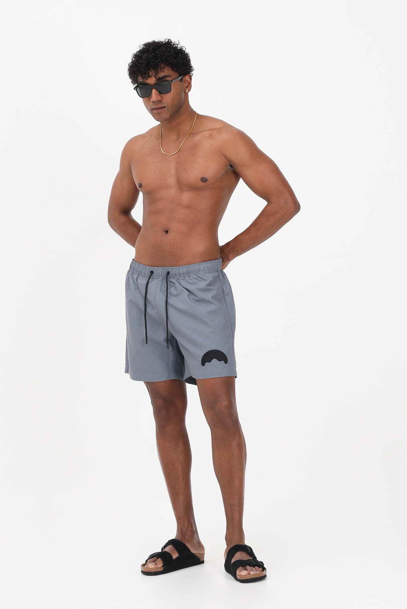 SPRAYGROUND Shorts mare grigio da uomo con patch shark SP925GREY . SPRAYGROUND