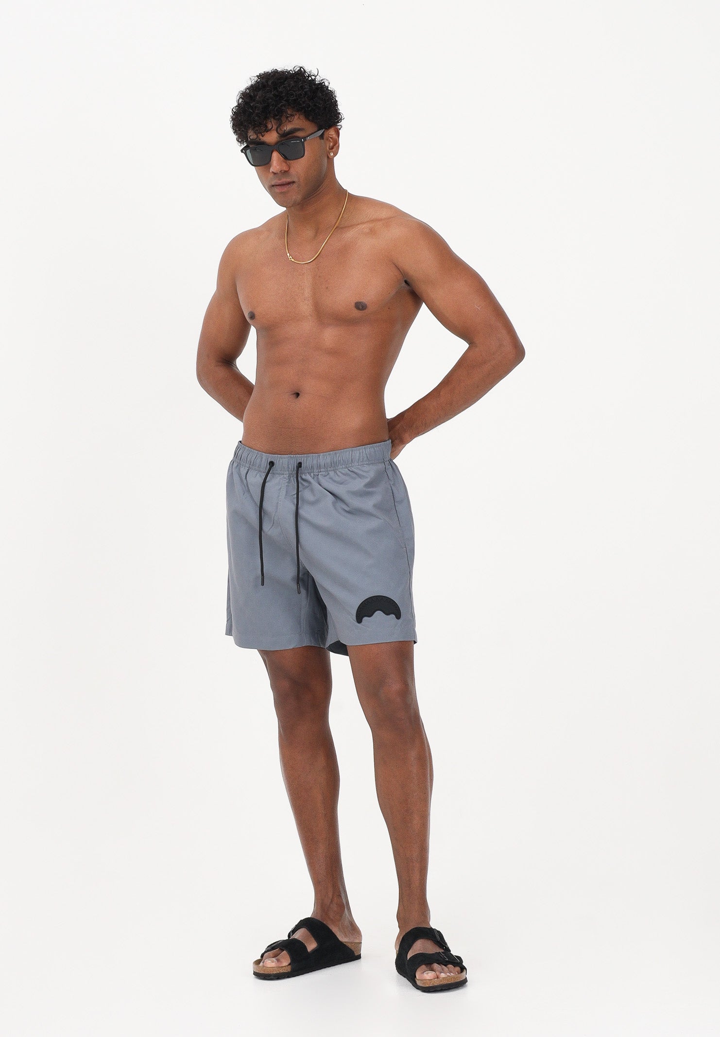 SPRAYGROUND Shorts mare grigio da uomo con patch shark SP925GREY . SPRAYGROUND