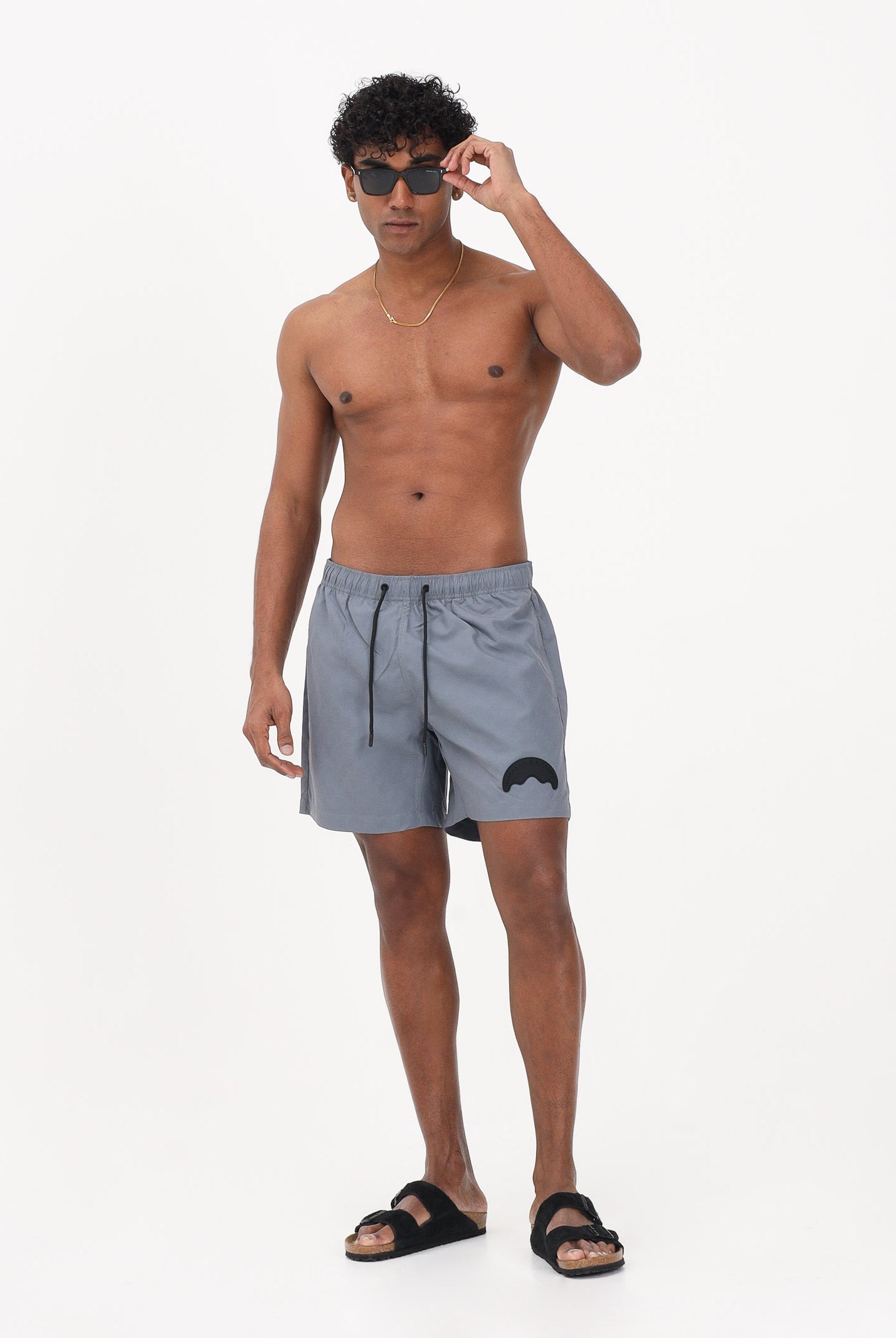 SPRAYGROUND Shorts mare grigio da uomo con patch shark SP925GREY . SPRAYGROUND