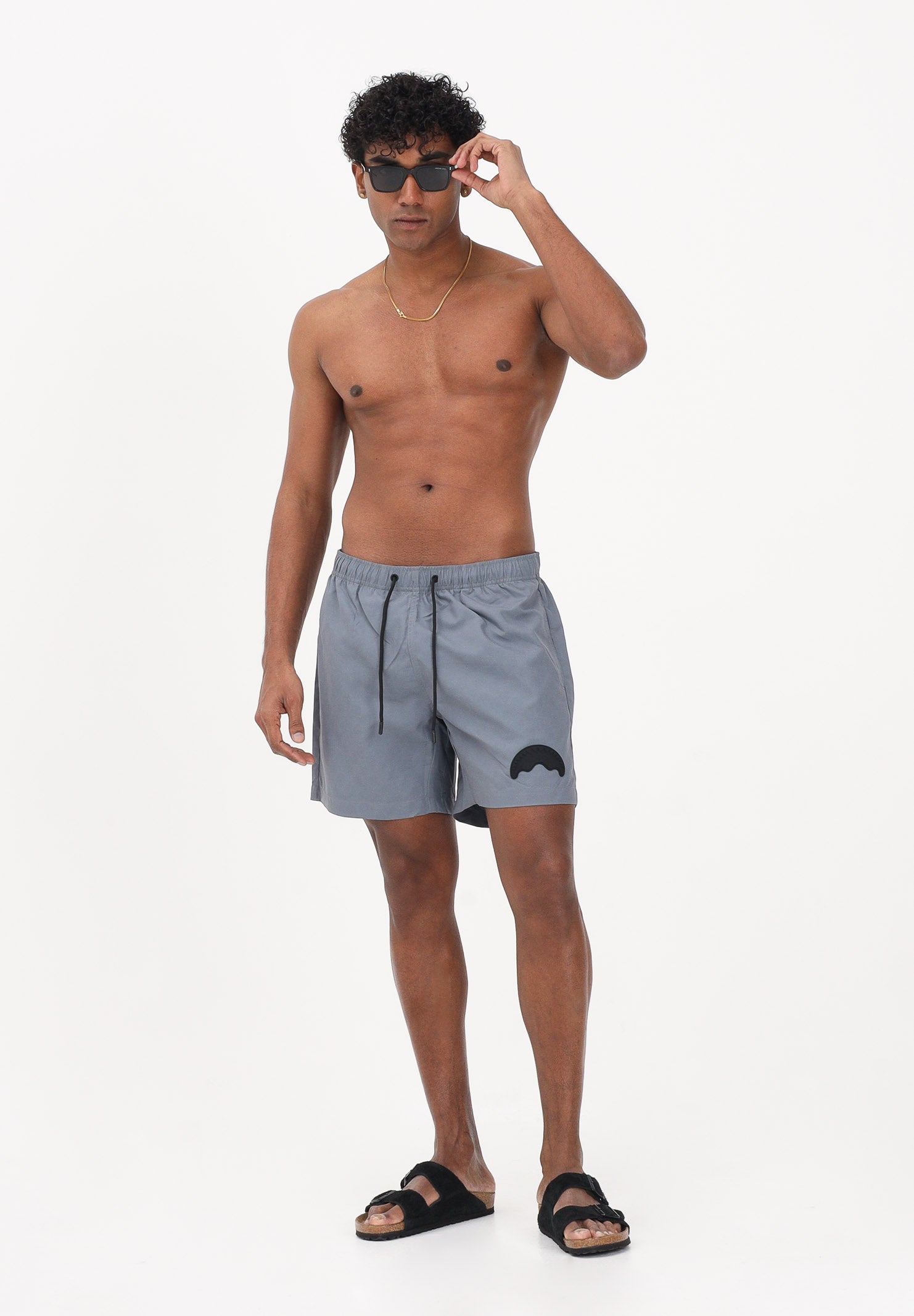 SPRAYGROUND Shorts mare grigio da uomo con patch shark SP925GREY . SPRAYGROUND