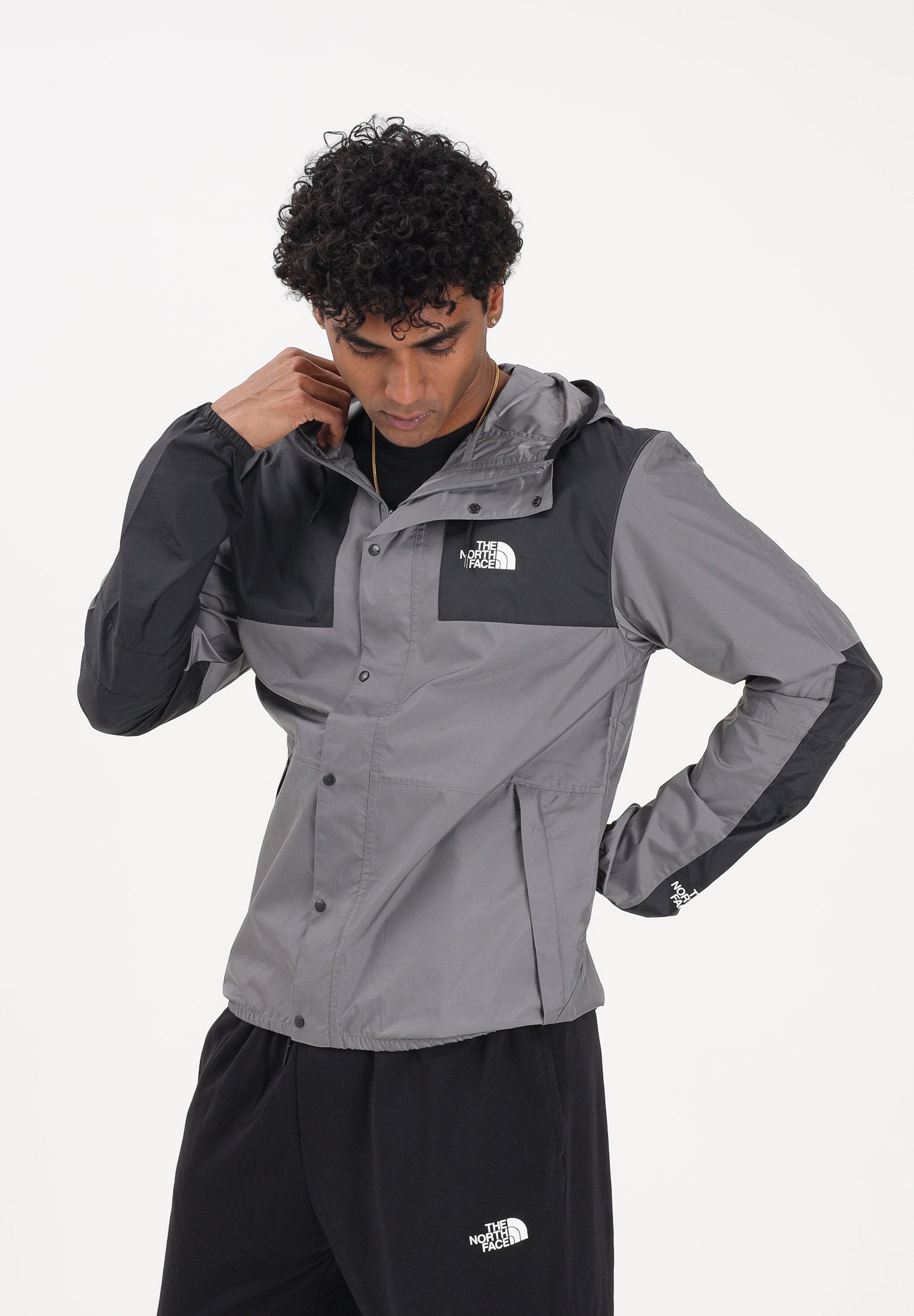 THE NORTH FACE Giacca a vento Seasonal Mountain Jacket grigia e nera da uomo NF0A5IG34GU1 . THE NORTH FACE