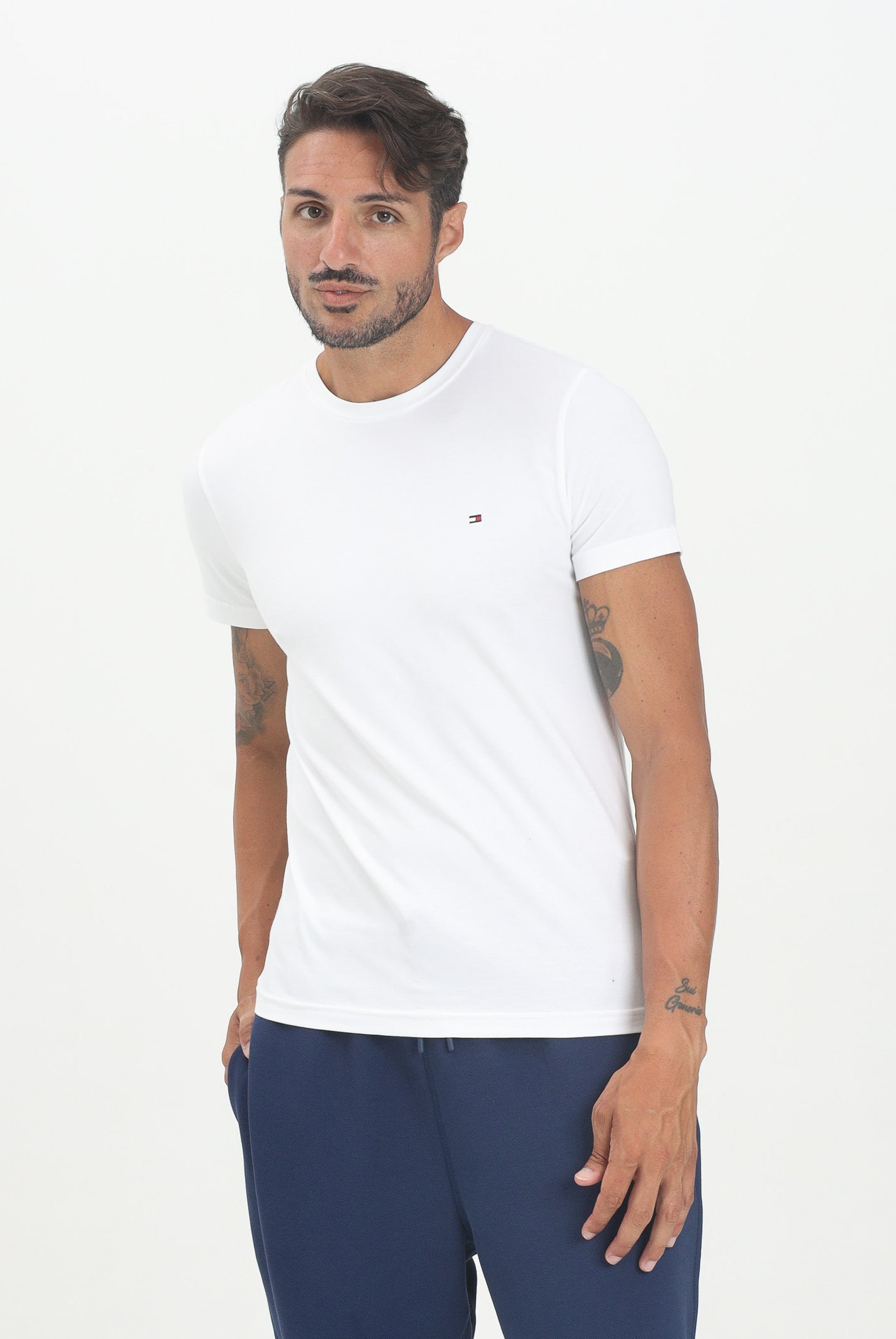 TOMMY HILFIGER T-shirt a manica corta TH Flex bianca da uomo MW0MW27539YBR . TOMMY HILFIGER