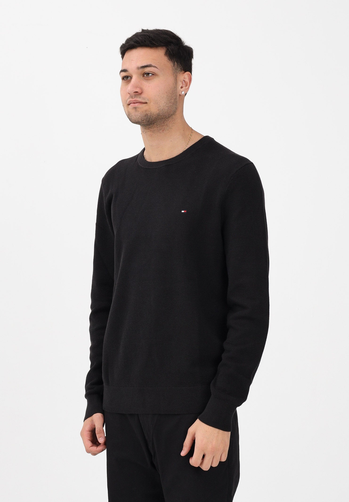 TOMMY HILFIGER Maglioncino girocollo nero da uomo con ricamo bandierina MW0MW36347 BDS TOMMY HILFIGER