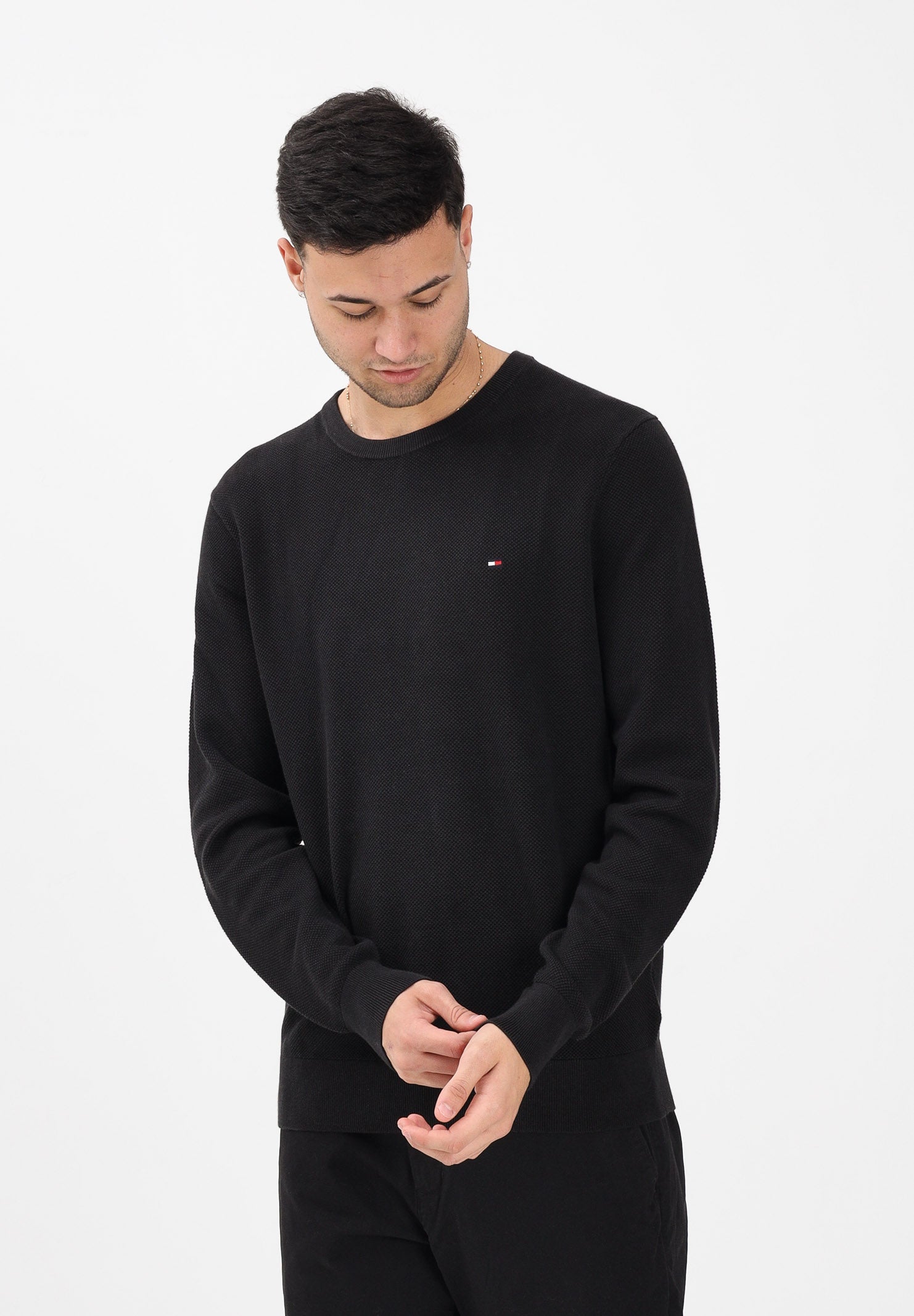 TOMMY HILFIGER Maglioncino girocollo nero da uomo con ricamo bandierina MW0MW36347 BDS TOMMY HILFIGER