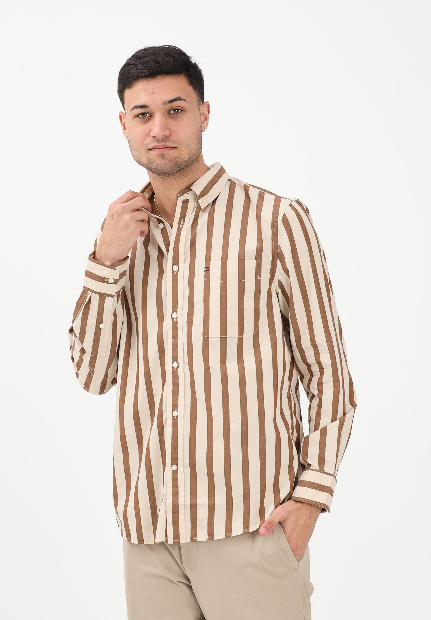 TOMMY HILFIGER Camicia a manica lunga da uomo con motivo a righe nei toni del beige e del marrone MW0MW41715 0AA TOMMY HILFIGER