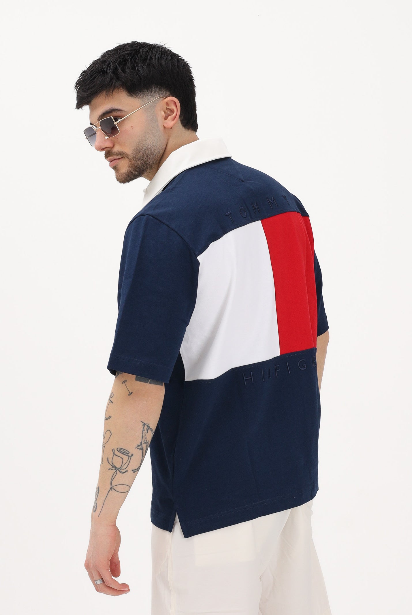 TOMMY HILFIGER Polo a manica corta blu da uomo con logo sul retro e blocchi di colore MW0MW42751 DCC TOMMY HILFIGER