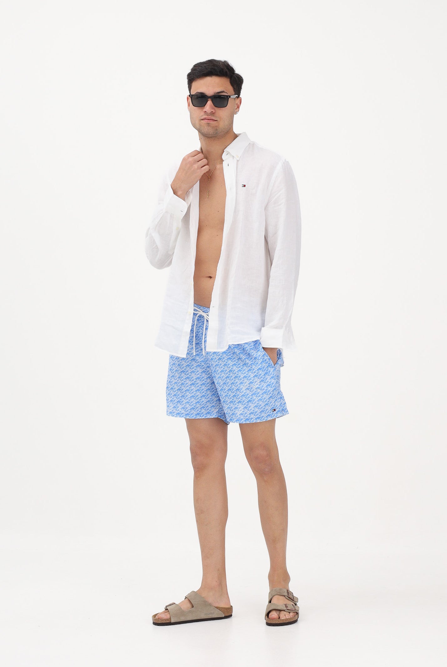 TOMMY HILFIGER Shorts mare azzurro da uomo con fantasia monogram UM0UM03491 0ZY TOMMY HILFIGER