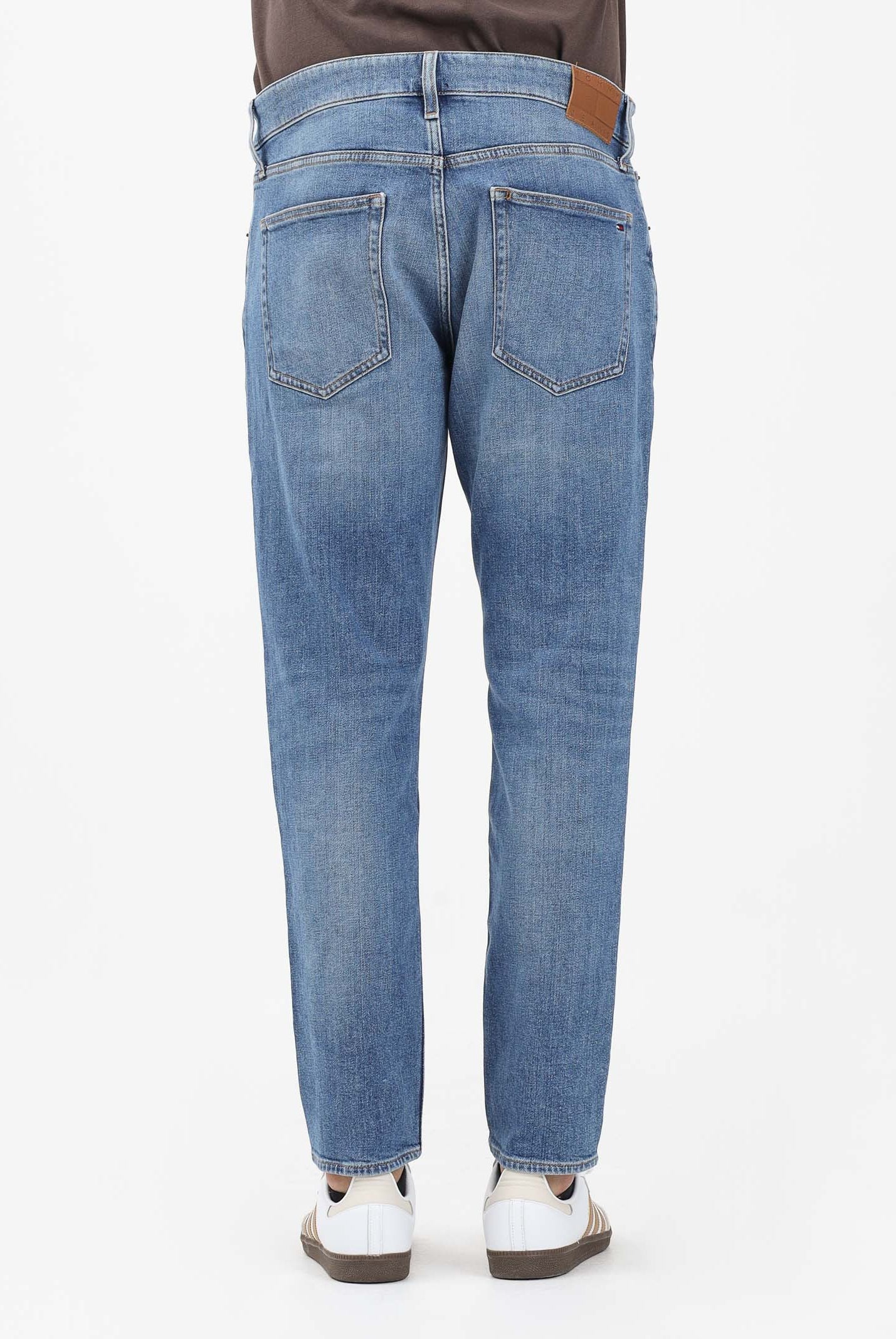 TOMMY JEANS Jeans Austin in denim sbiadito da uomo DM0DM20987 1A5 TOMMY JEANS
