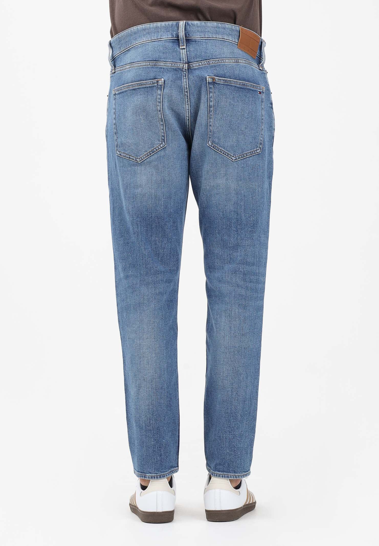 TOMMY JEANS Jeans Austin in denim sbiadito da uomo DM0DM20987 1A5 TOMMY JEANS