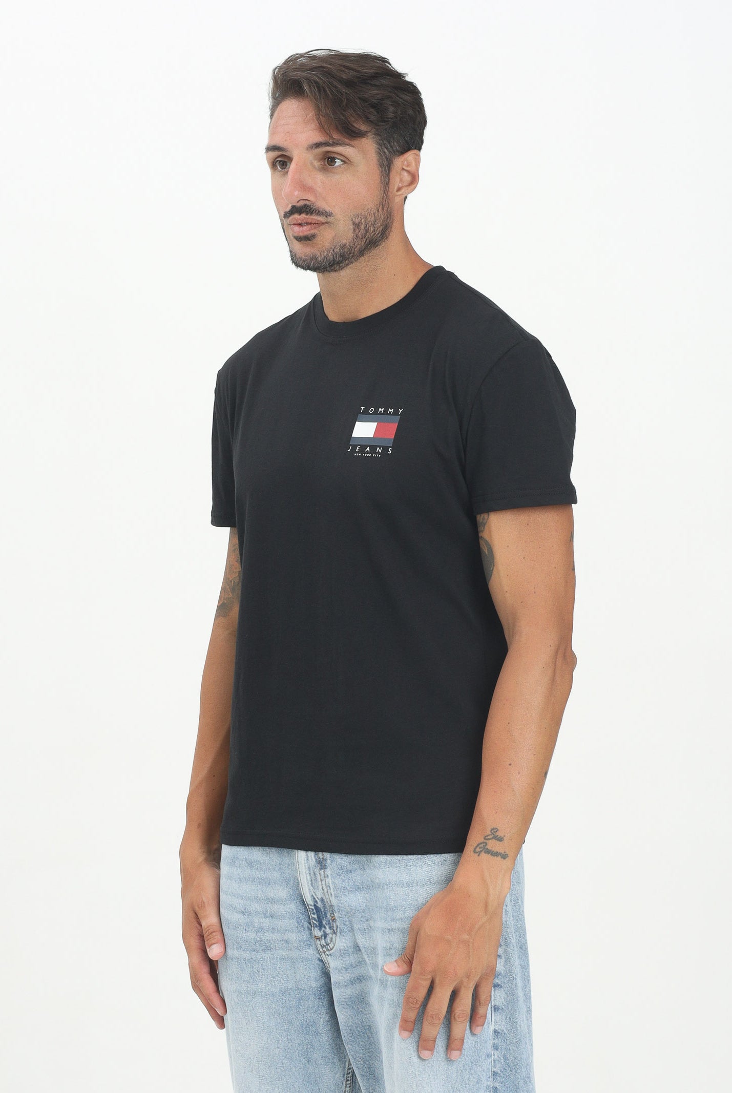 TOMMY JEANS T-shirt a manica corta nera da uomo con maxi logo DM0DM21910BDS . TOMMY JEANS