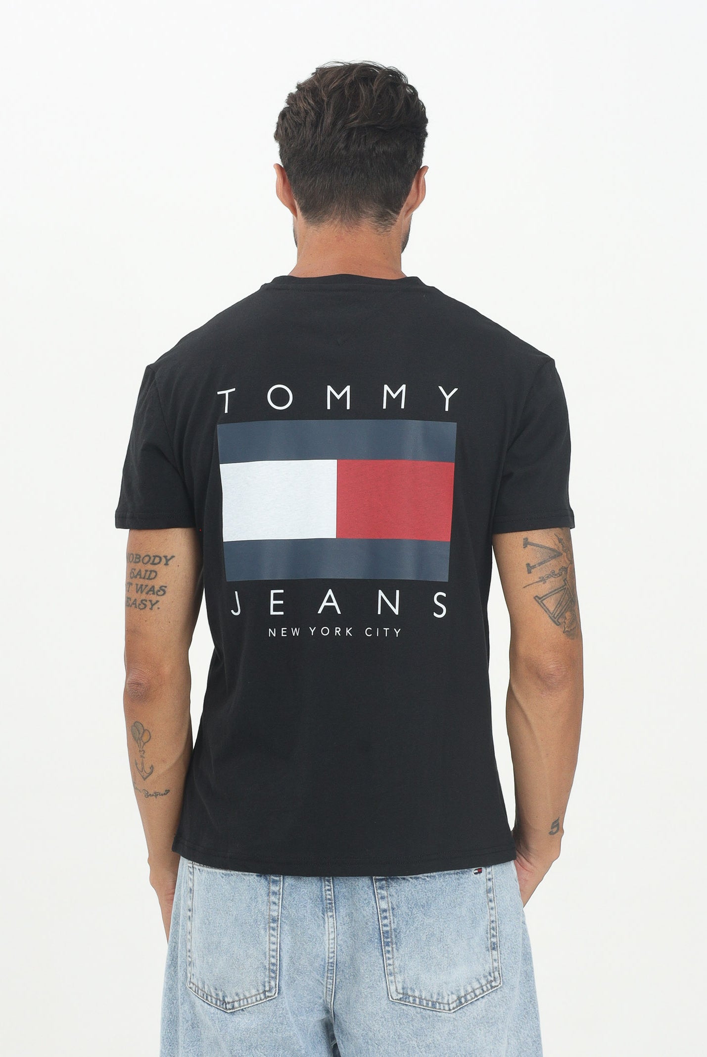 TOMMY JEANS T-shirt a manica corta nera da uomo con maxi logo DM0DM21910BDS . TOMMY JEANS