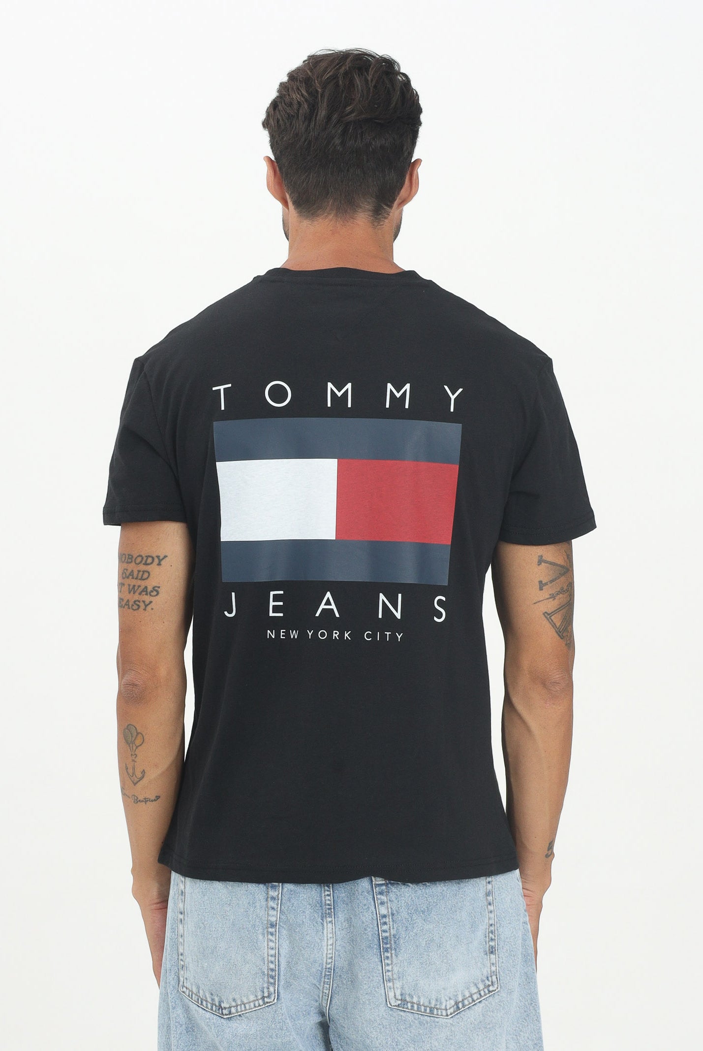 TOMMY JEANS T-shirt a manica corta nera da uomo con maxi logo DM0DM21910BDS . TOMMY JEANS