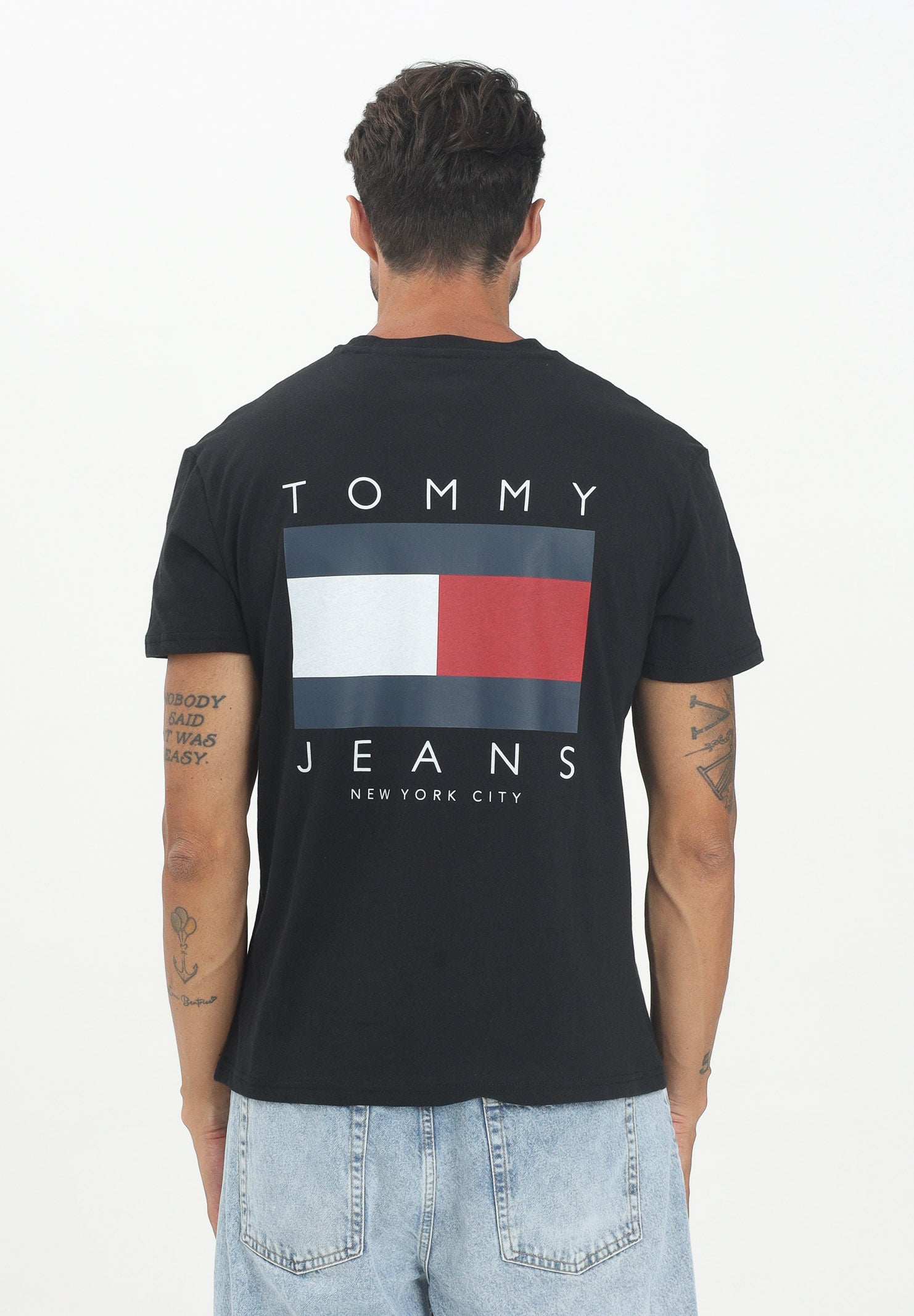 TOMMY JEANS T-shirt a manica corta nera da uomo con maxi logo DM0DM21910BDS . TOMMY JEANS