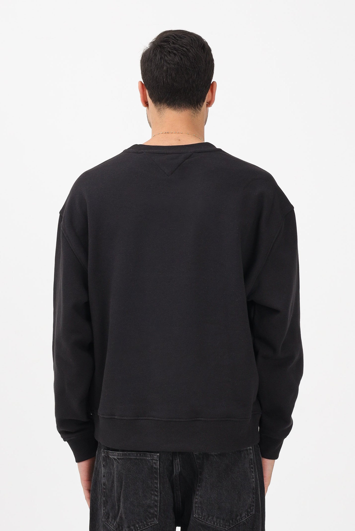 TOMMY JEANS Felpa girocollo nera da uomo stile '90s con distintivo DM0DM22384 BDS TOMMY JEANS