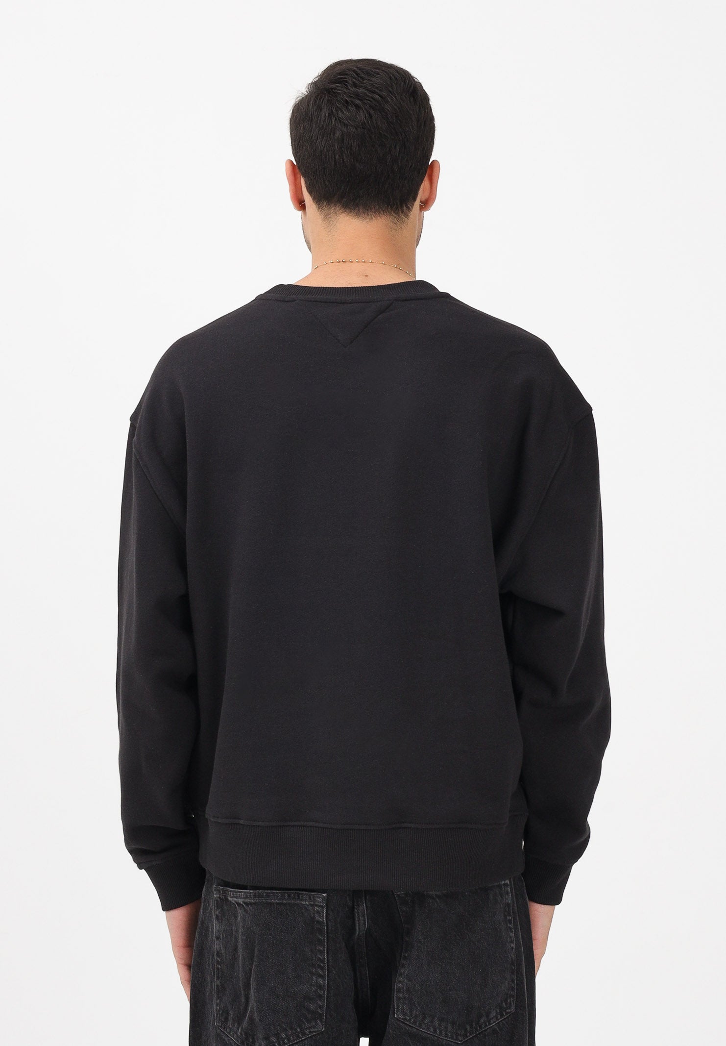 TOMMY JEANS Felpa girocollo nera da uomo stile '90s con distintivo DM0DM22384 BDS TOMMY JEANS